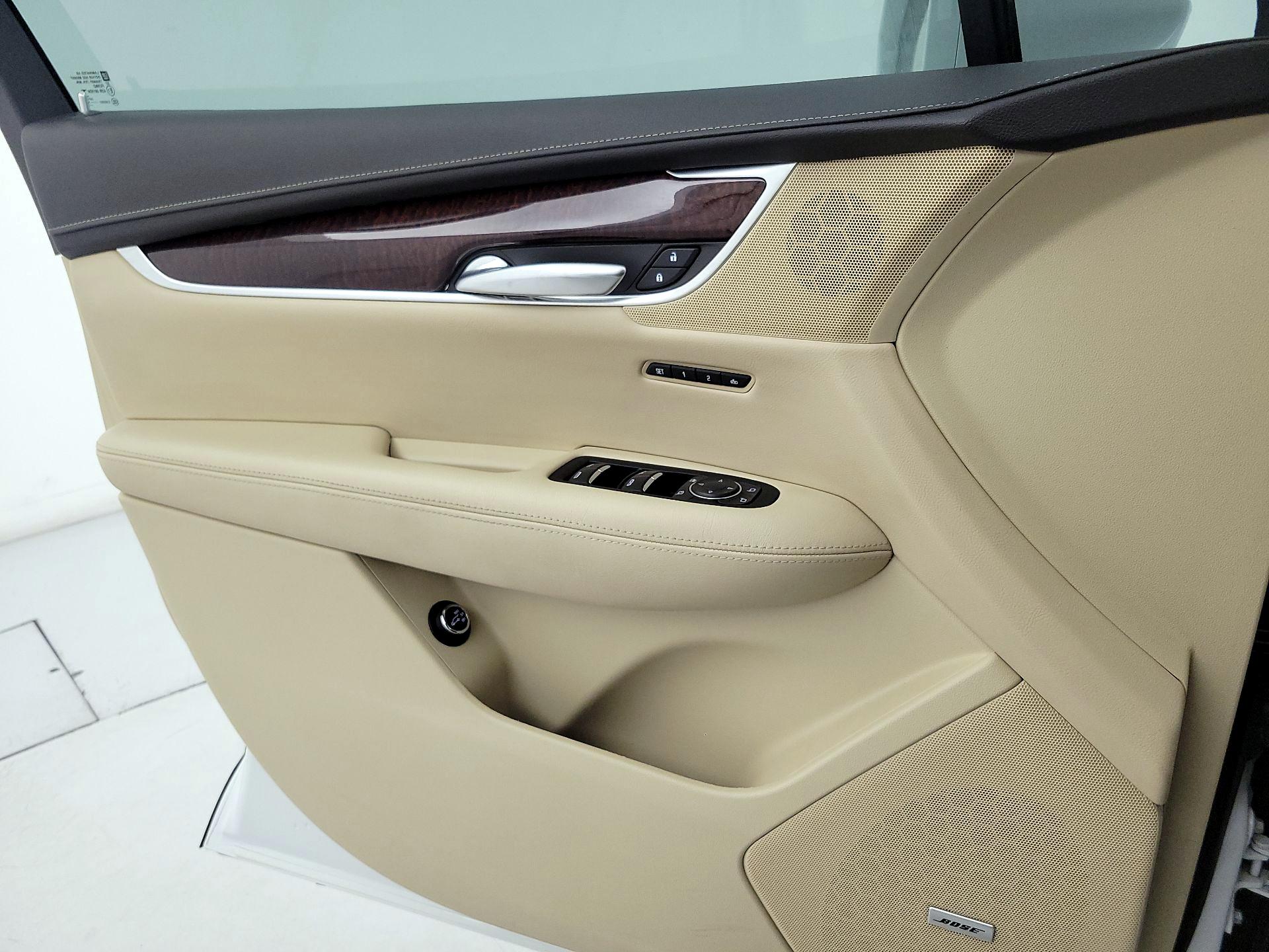 Thumbnail: 2017 Cadillac XT5 - 12