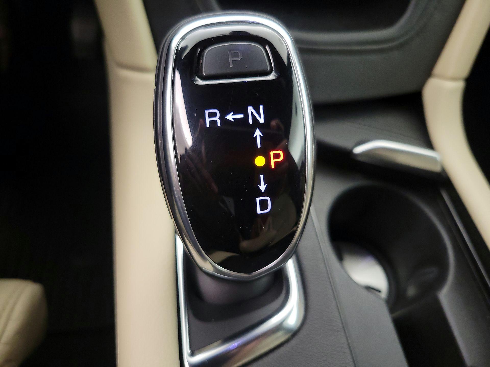 Thumbnail: 2017 Cadillac XT5 - 17