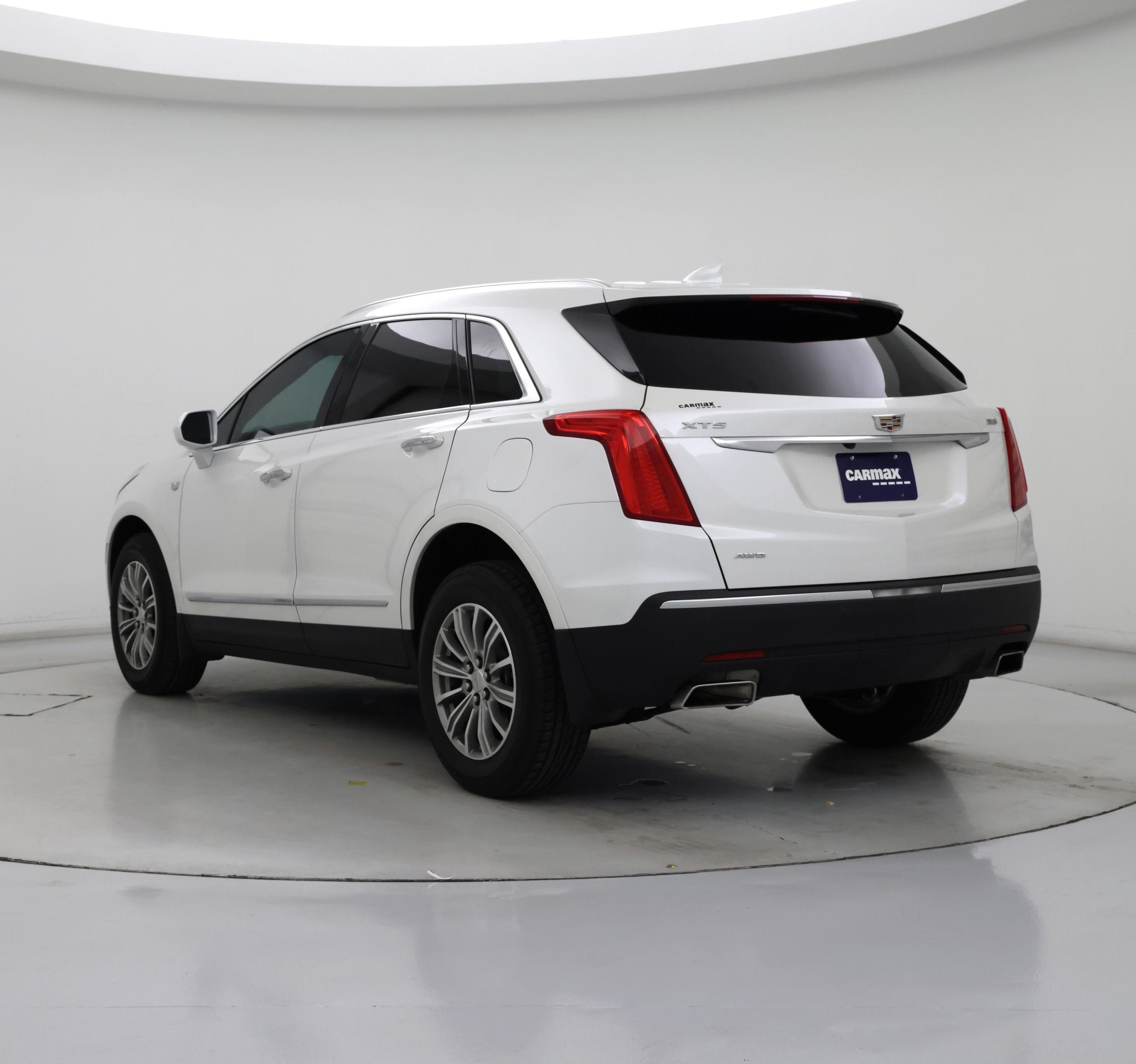 Thumbnail: 2017 Cadillac XT5 - 2