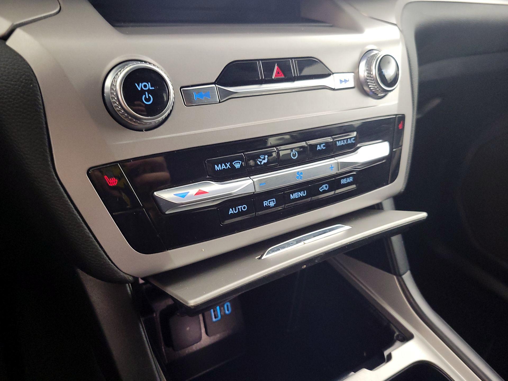 Thumbnail: 2023 Ford Explorer - 16