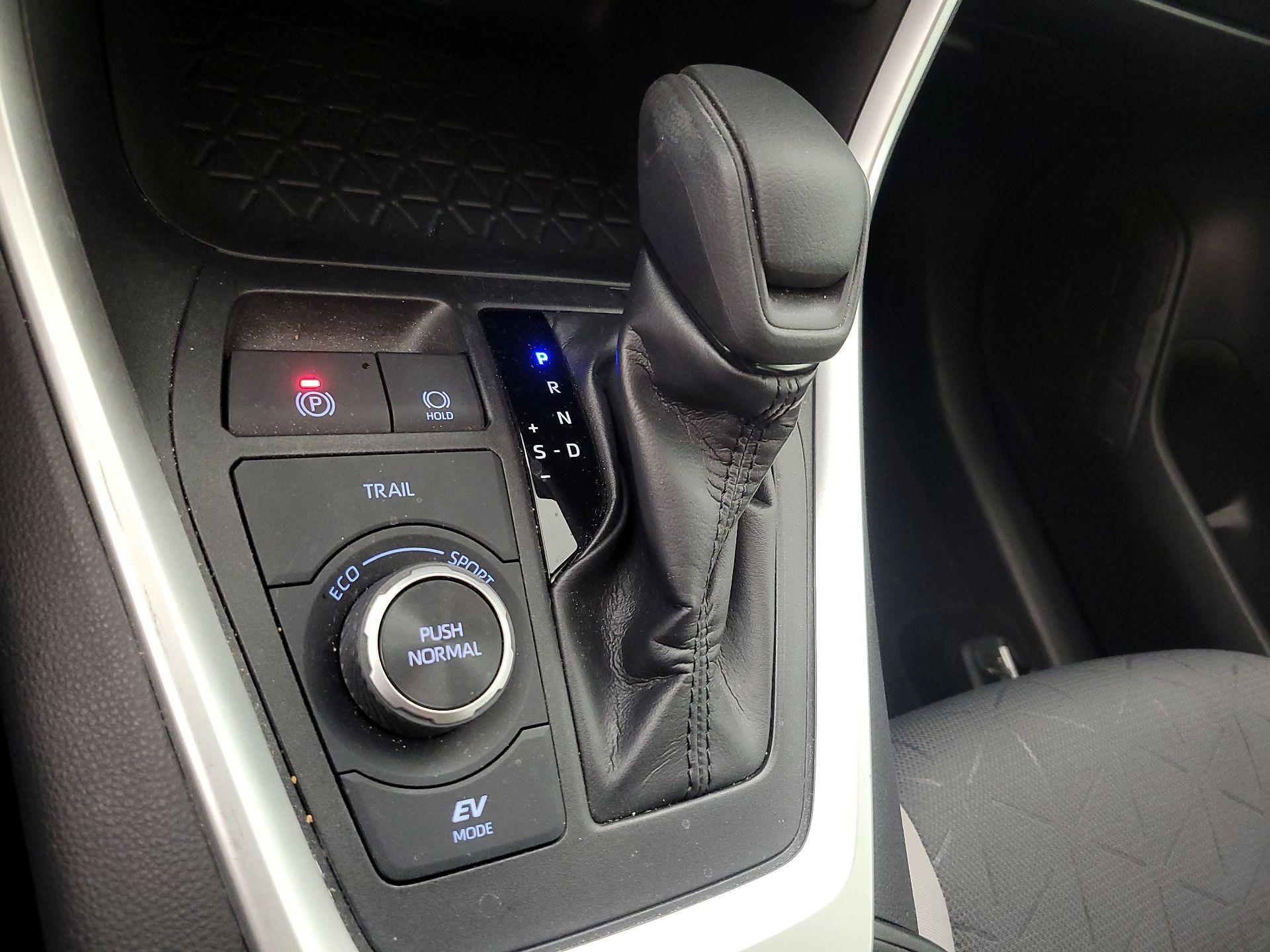 Thumbnail: 2019 Toyota RAV4 - 17