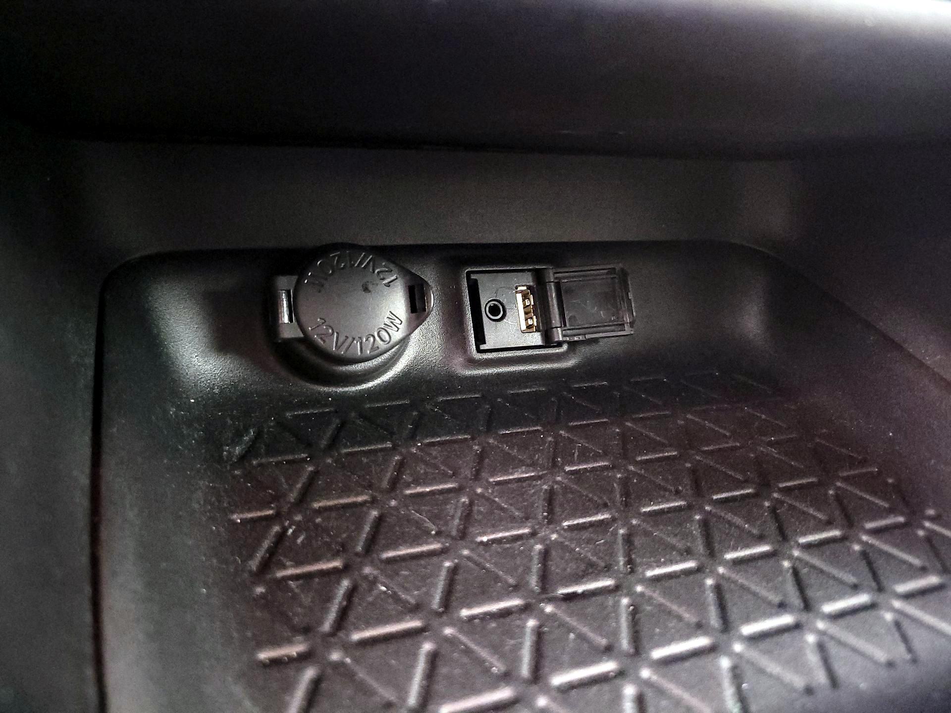 Thumbnail: 2019 Toyota RAV4 - 18