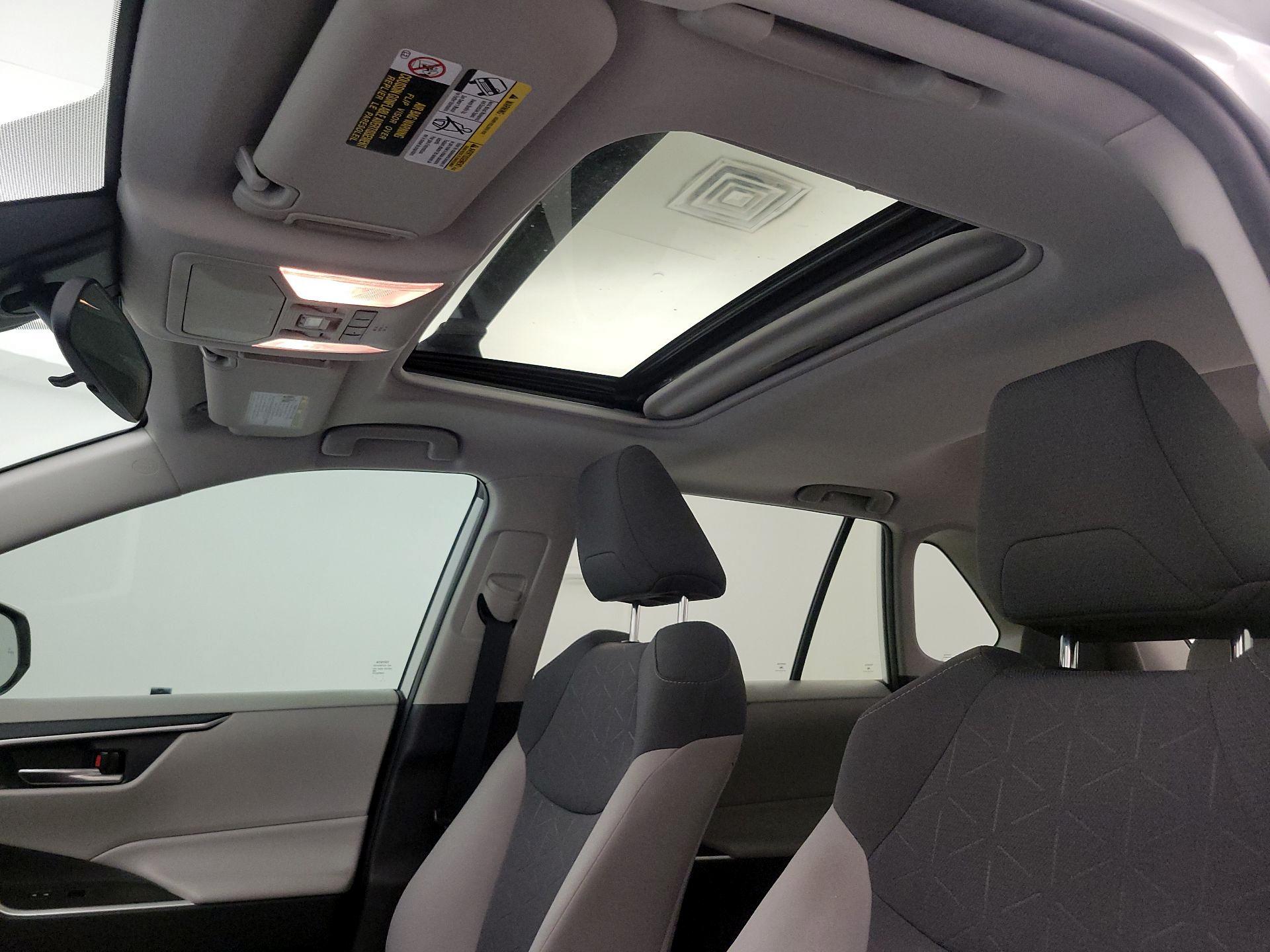 Thumbnail: 2019 Toyota RAV4 - 19