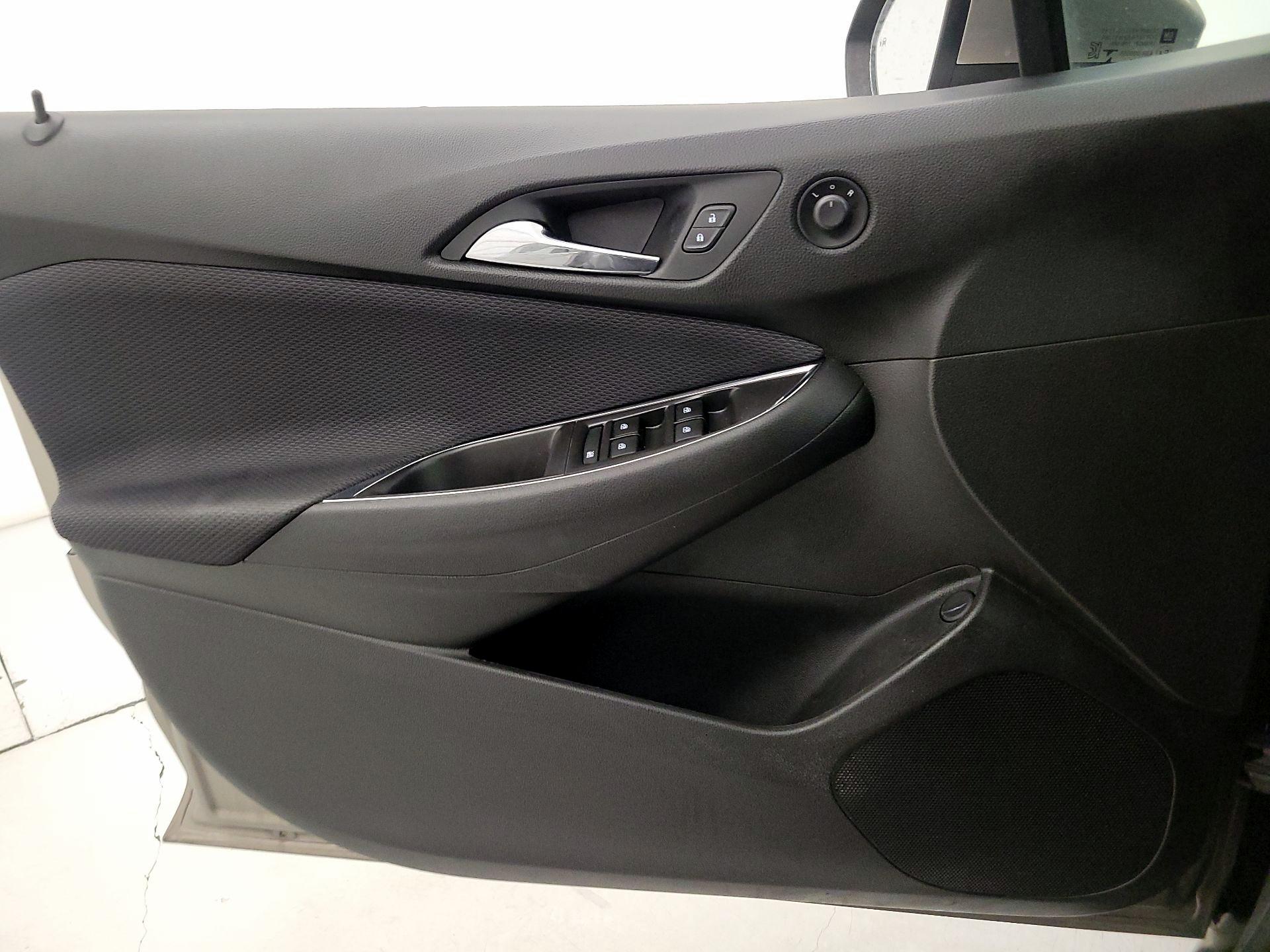 Thumbnail: 2019 Chevrolet Cruze - 12