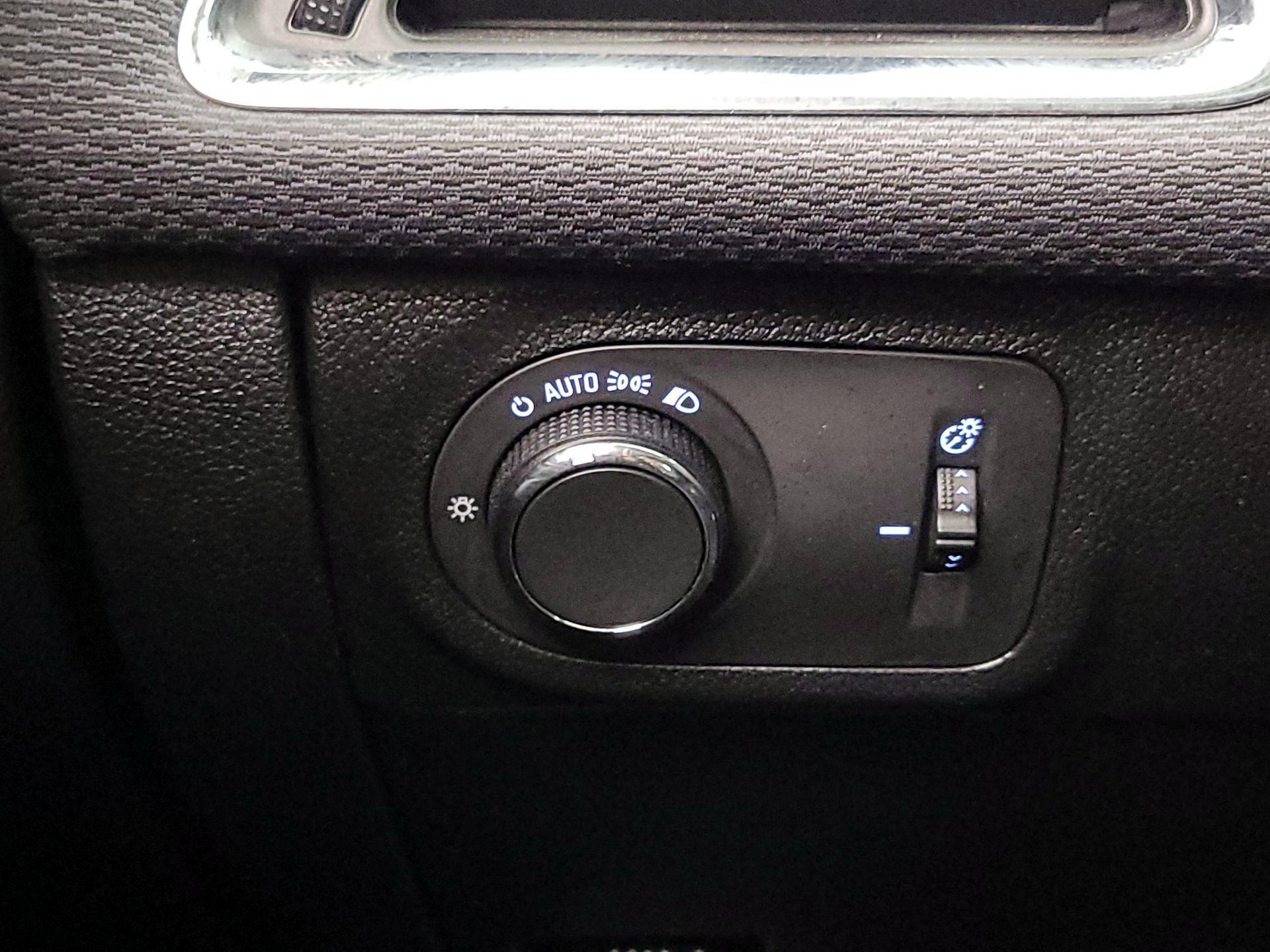 Thumbnail: 2019 Chevrolet Cruze - 13