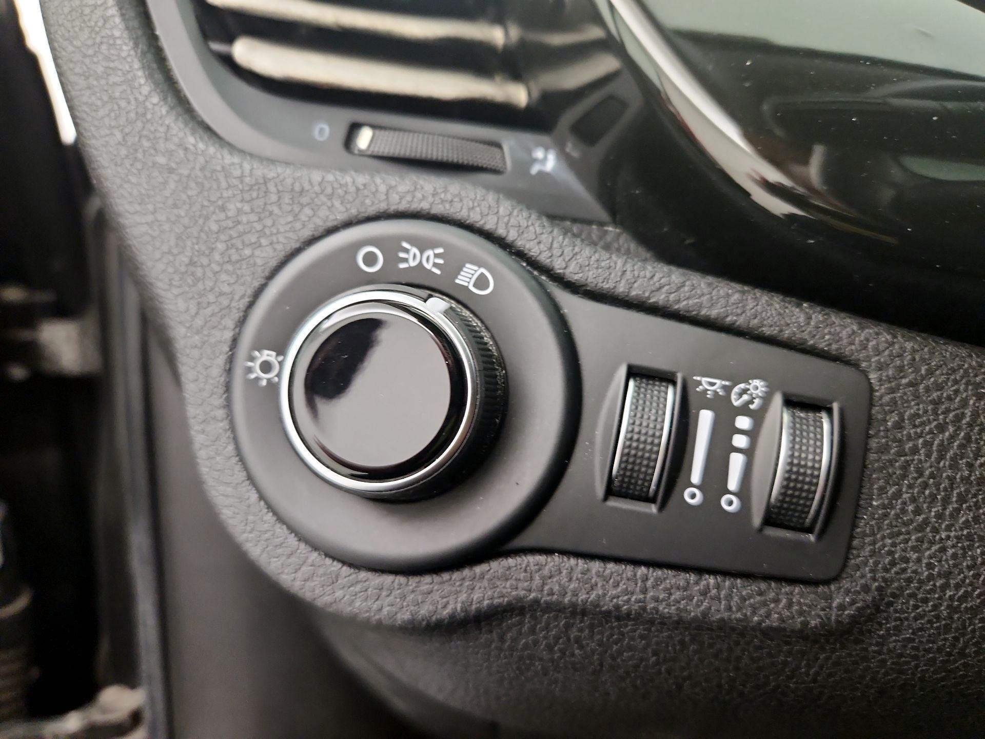 Thumbnail: 2016 Fiat 500X - 13