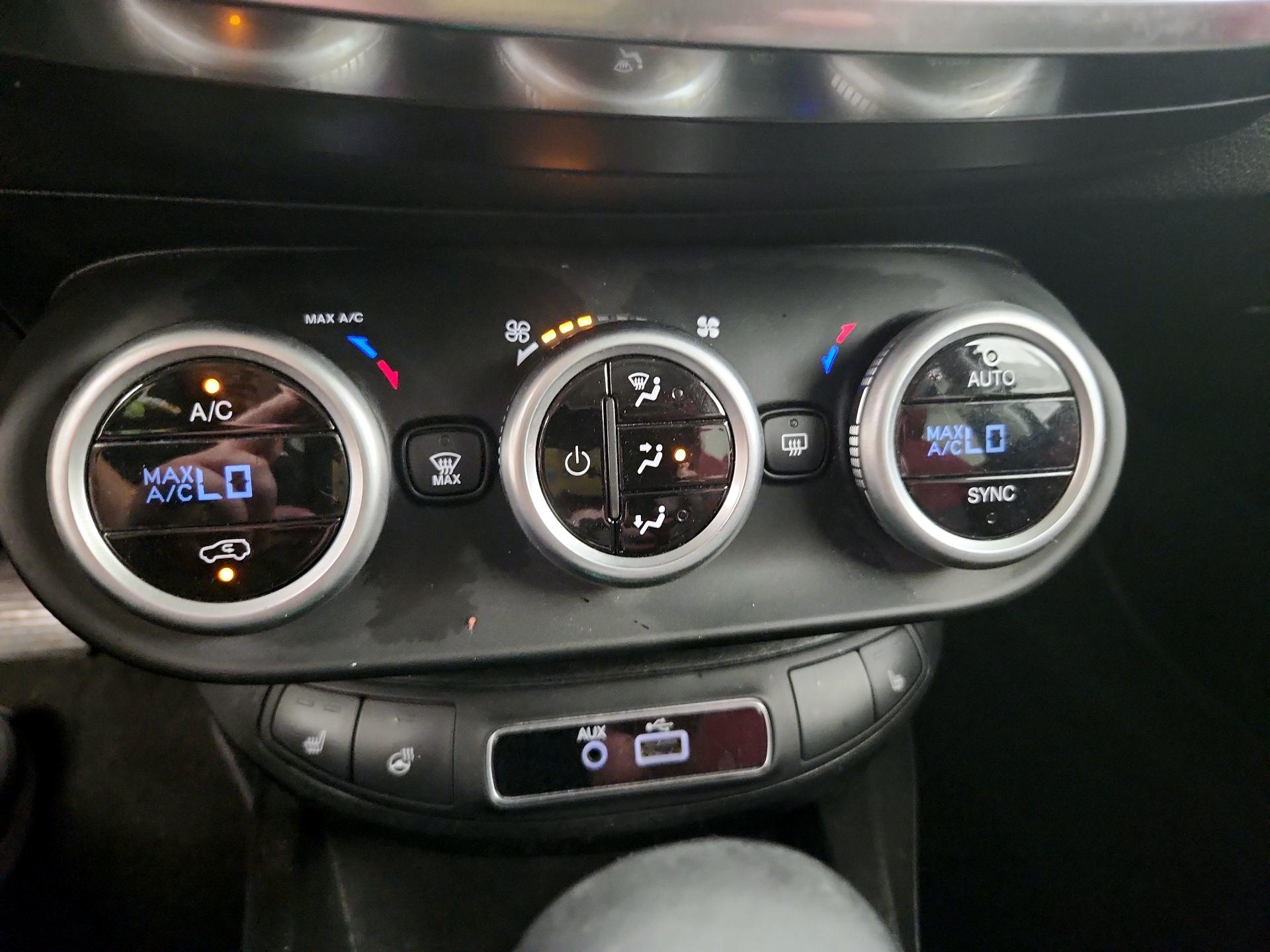 Thumbnail: 2016 Fiat 500X - 16