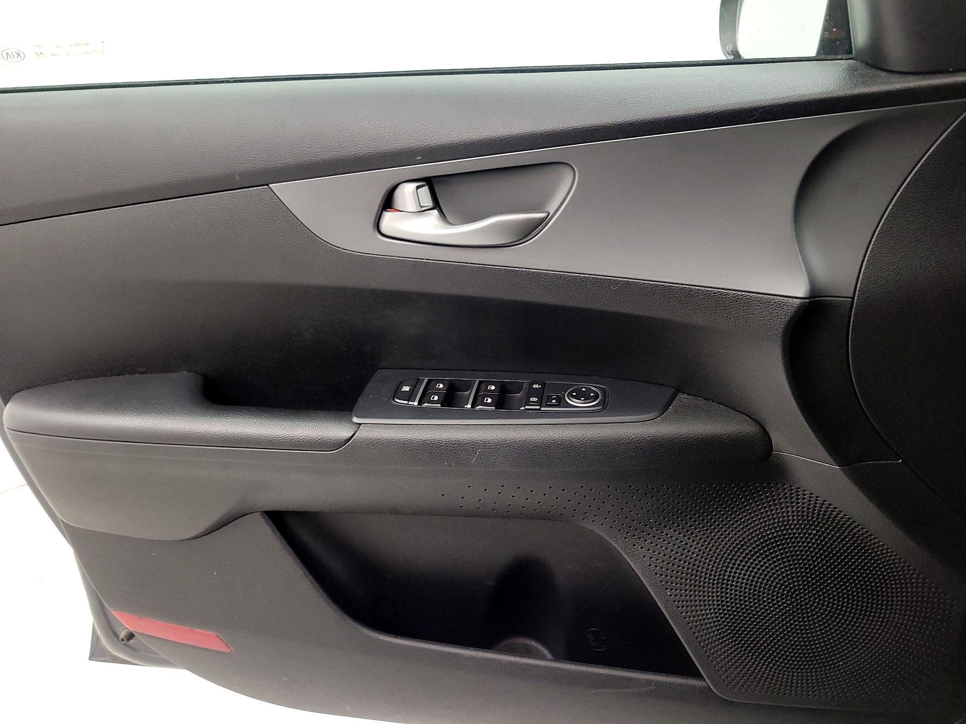 Thumbnail: 2019 Kia Forte - 12