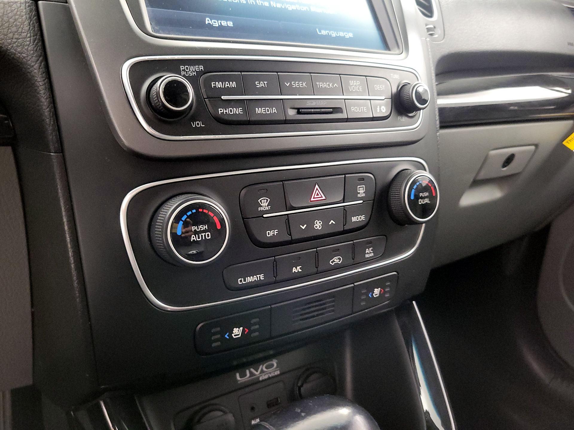 Thumbnail: 2014 Kia Sorento - 17