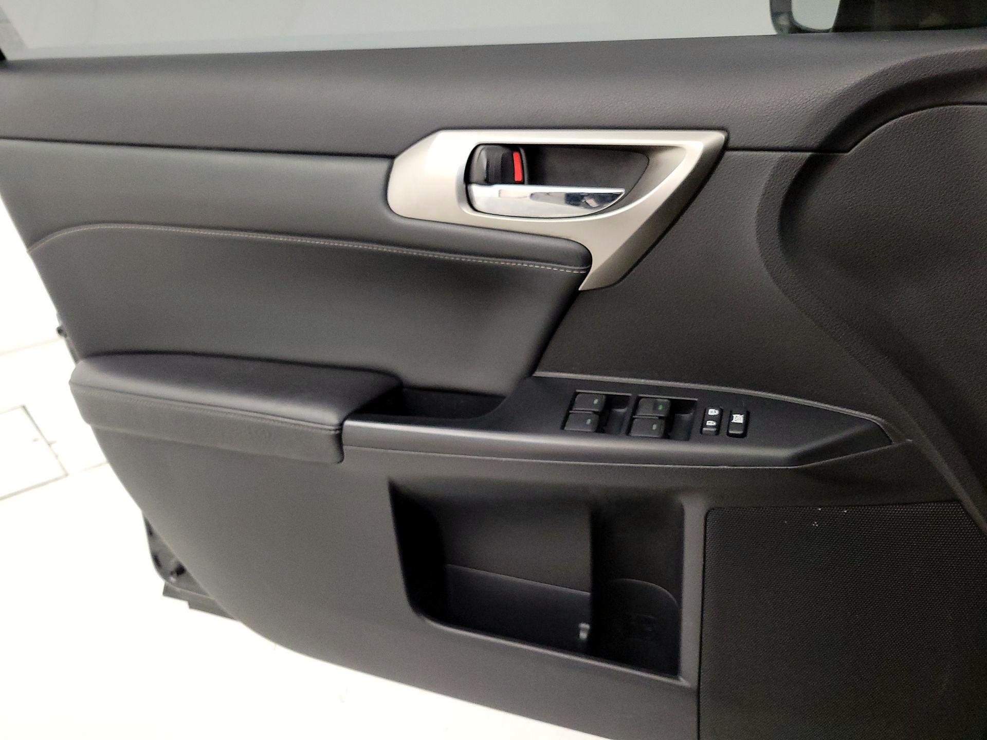 Thumbnail: 2014 Lexus CT - 12