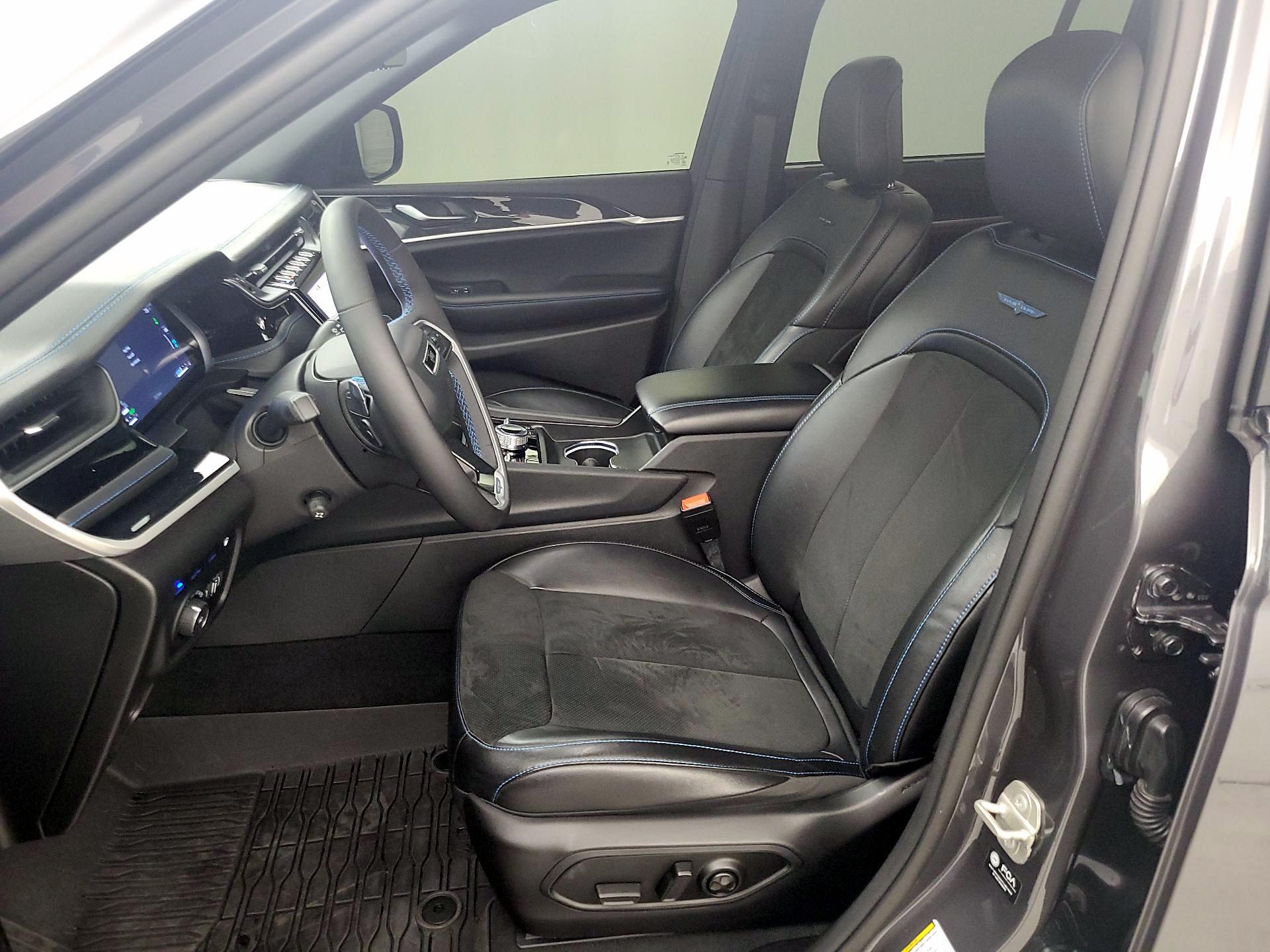 Thumbnail: 2023 Jeep Grand Cherokee - 11