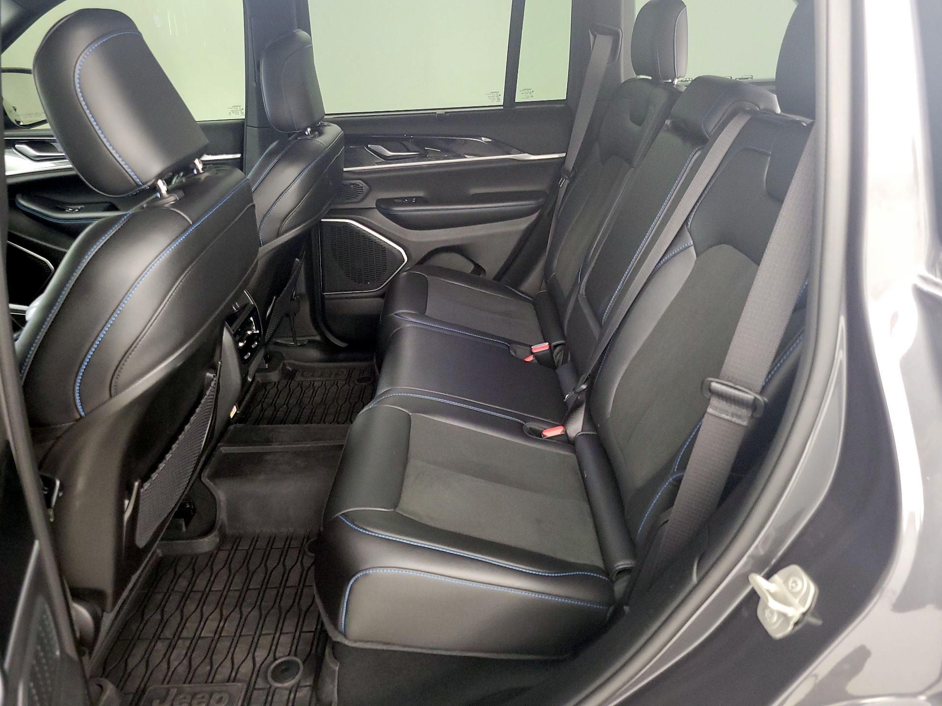 Thumbnail: 2023 Jeep Grand Cherokee - 20