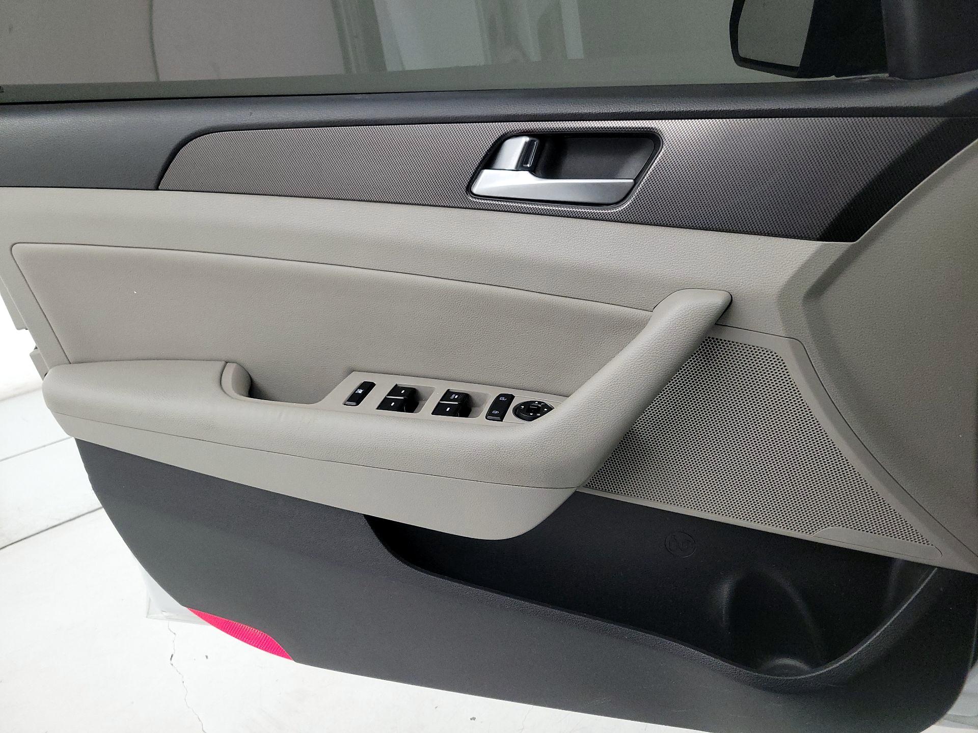 Thumbnail: 2015 Hyundai Sonata - 12