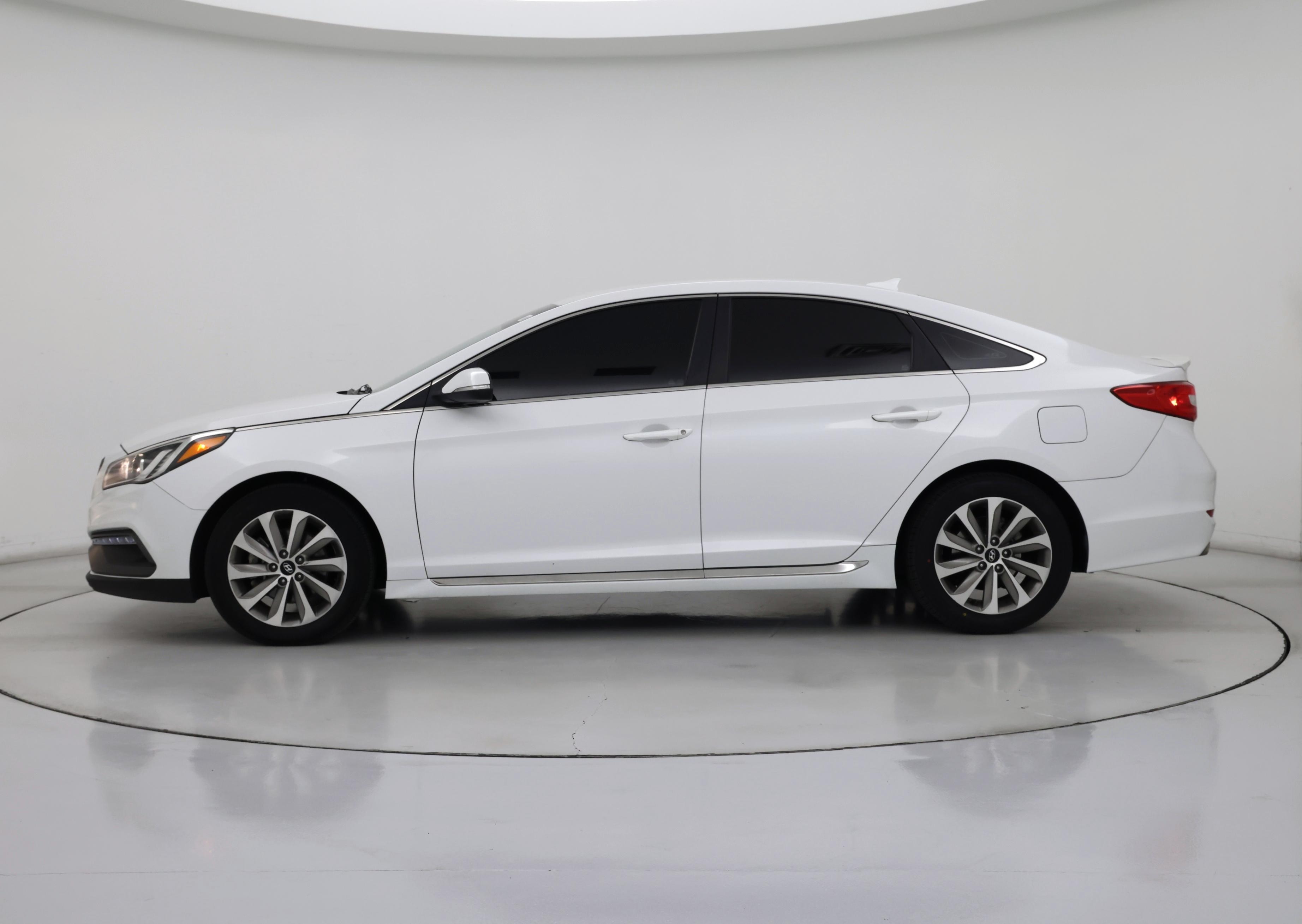 Thumbnail: 2015 Hyundai Sonata - 3