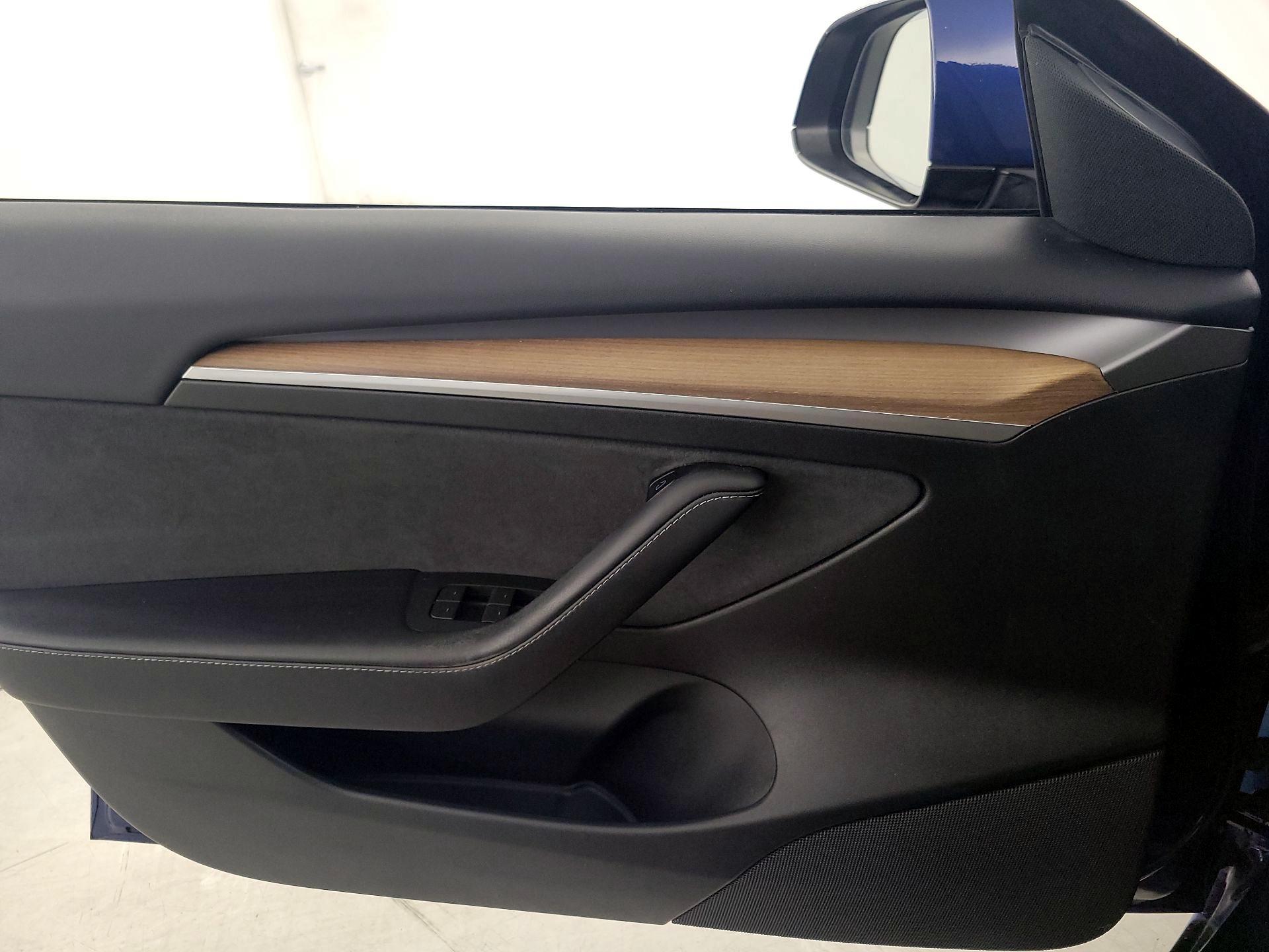 Thumbnail: 2023 Tesla Model 3 - 12