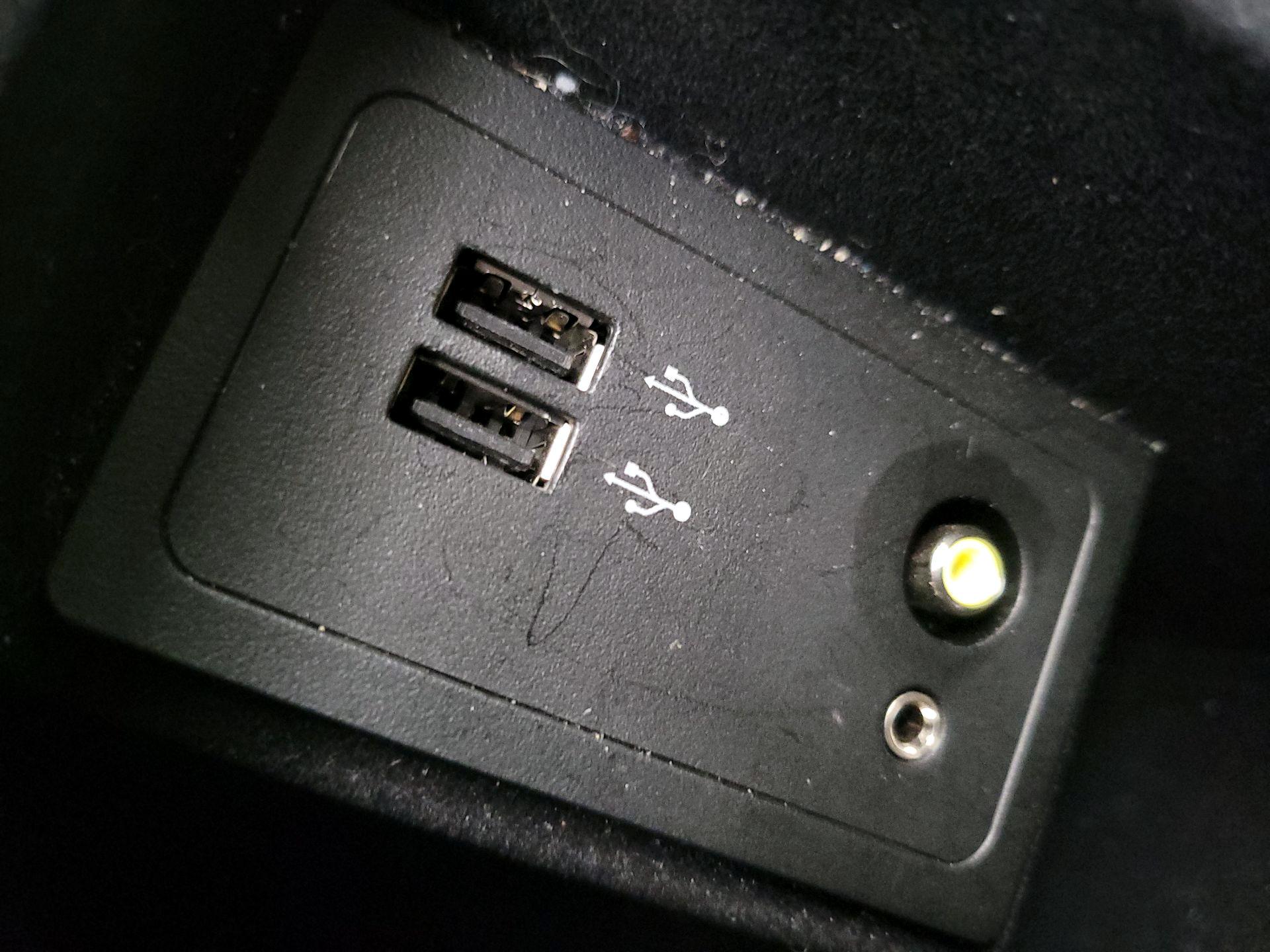 Thumbnail: 2017 INFINITI Q50 - 18