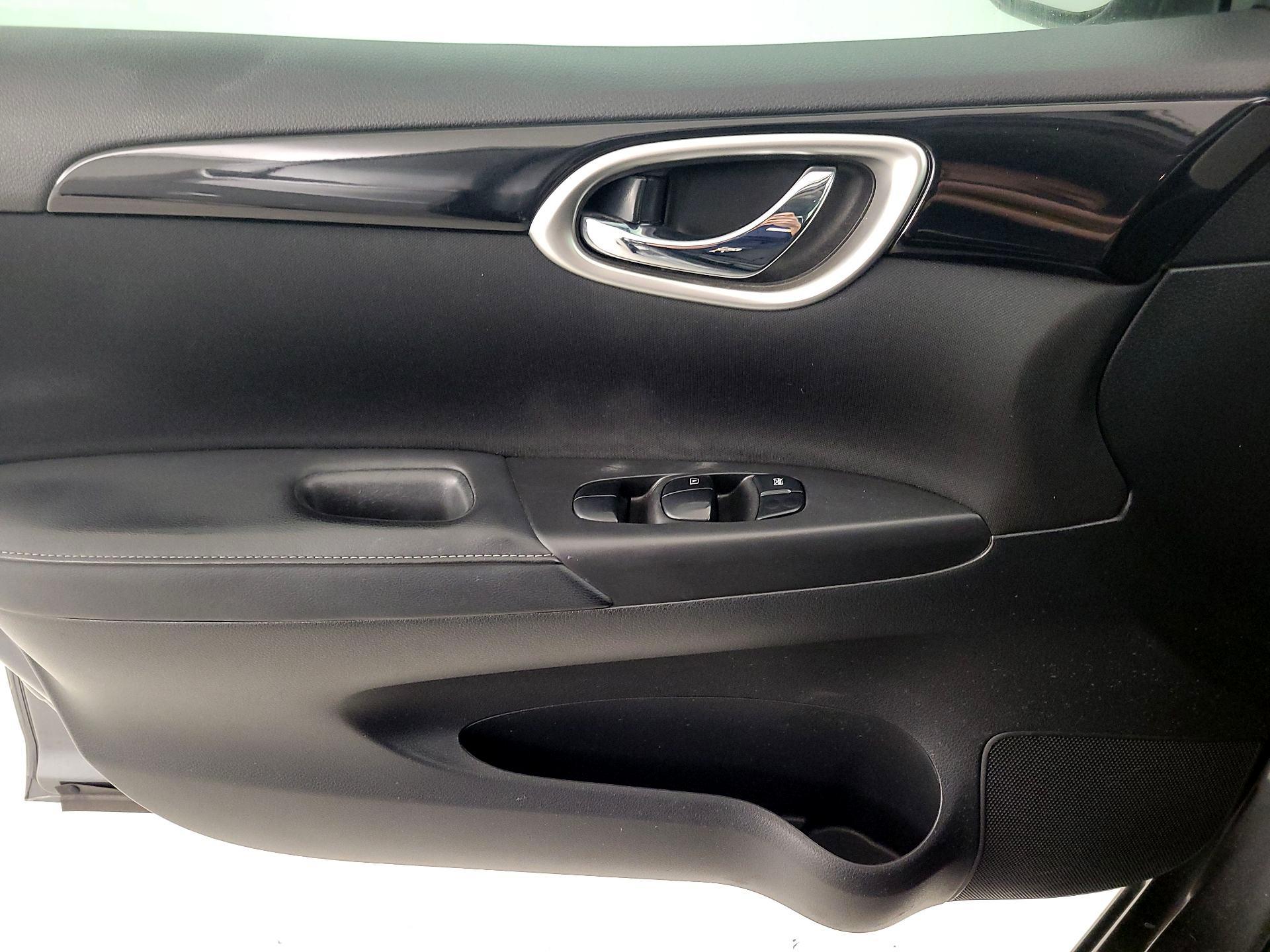 Thumbnail: 2019 Nissan Sentra - 12