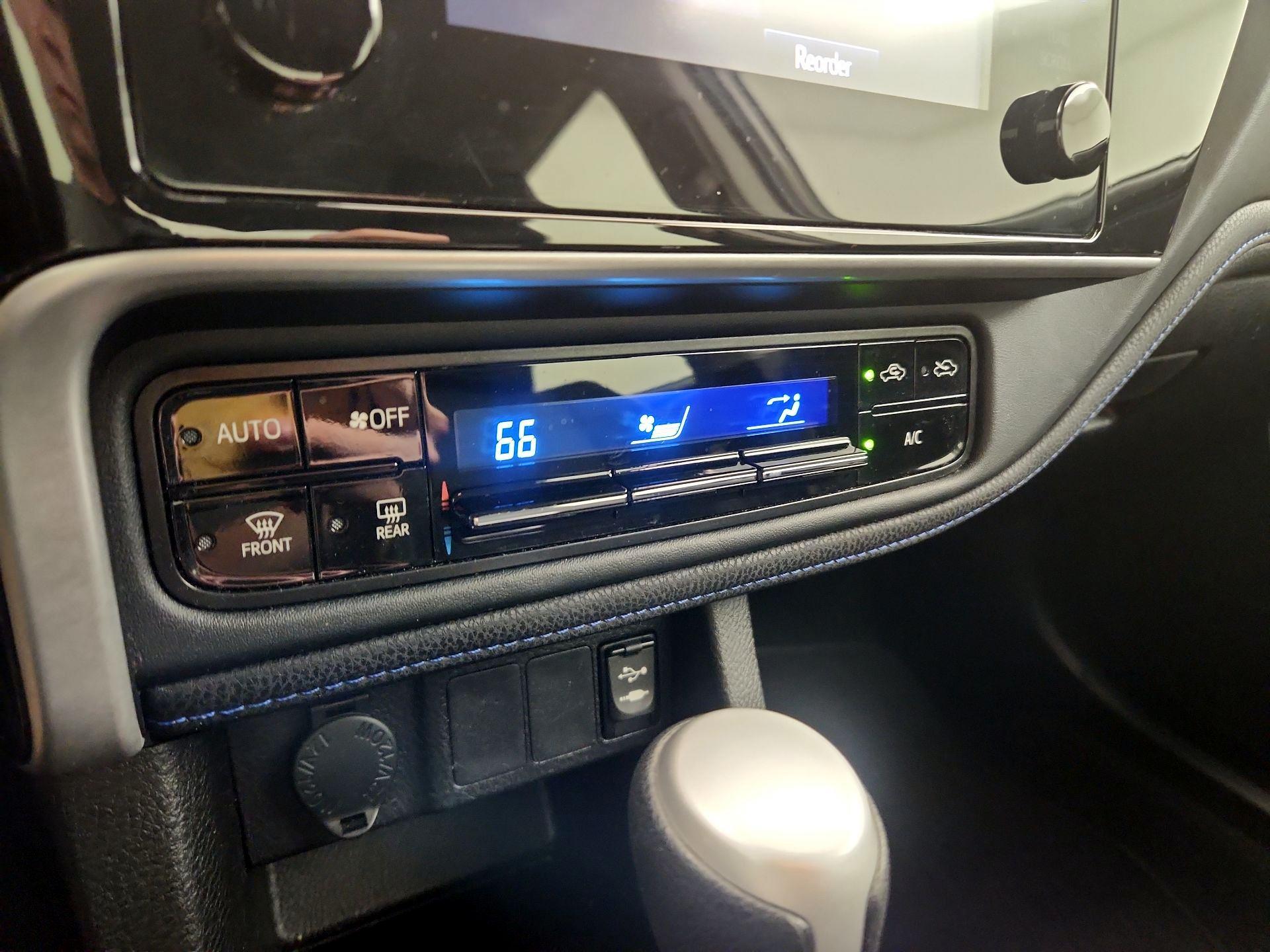 Thumbnail: 2018 Toyota Corolla - 16