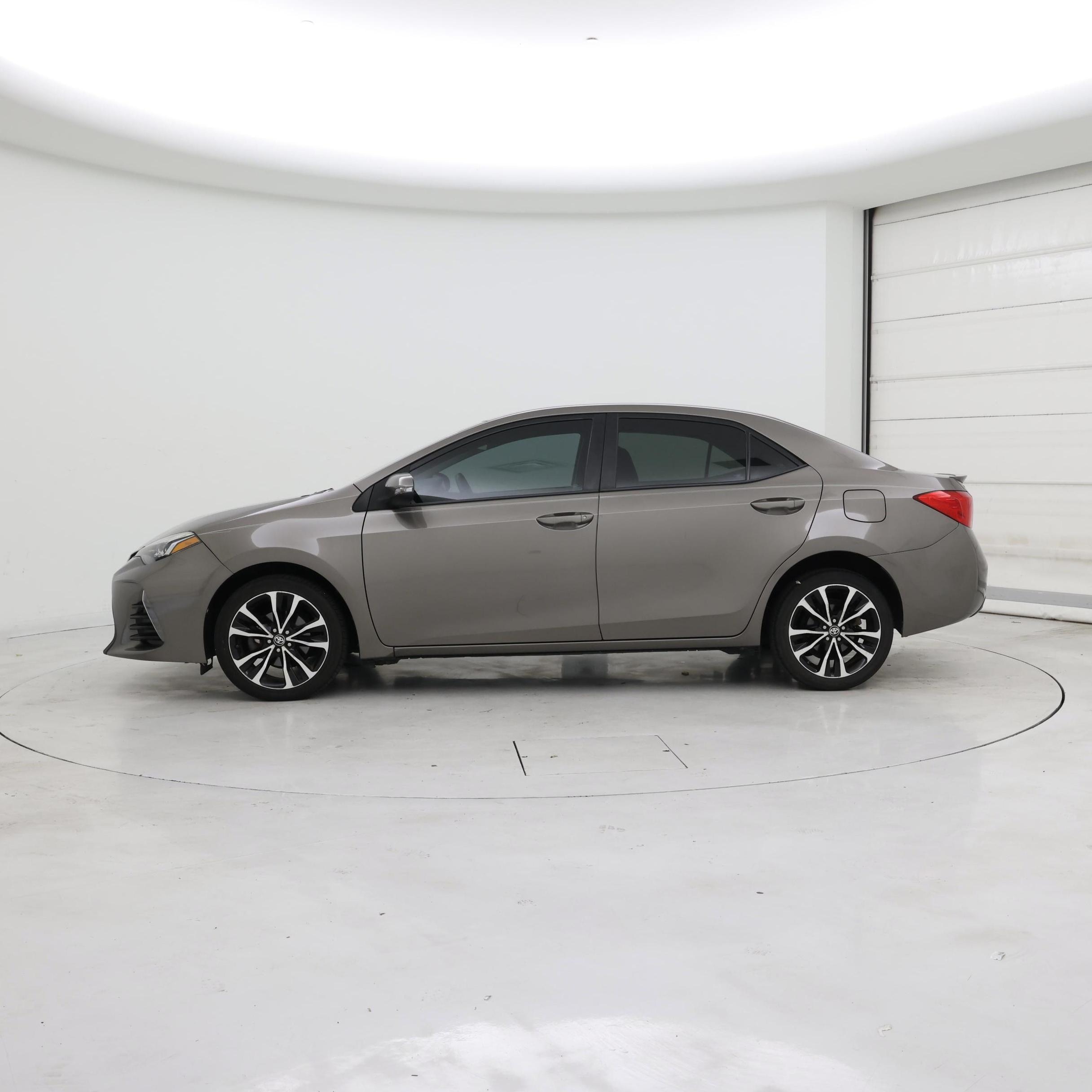 Thumbnail: 2018 Toyota Corolla - 3
