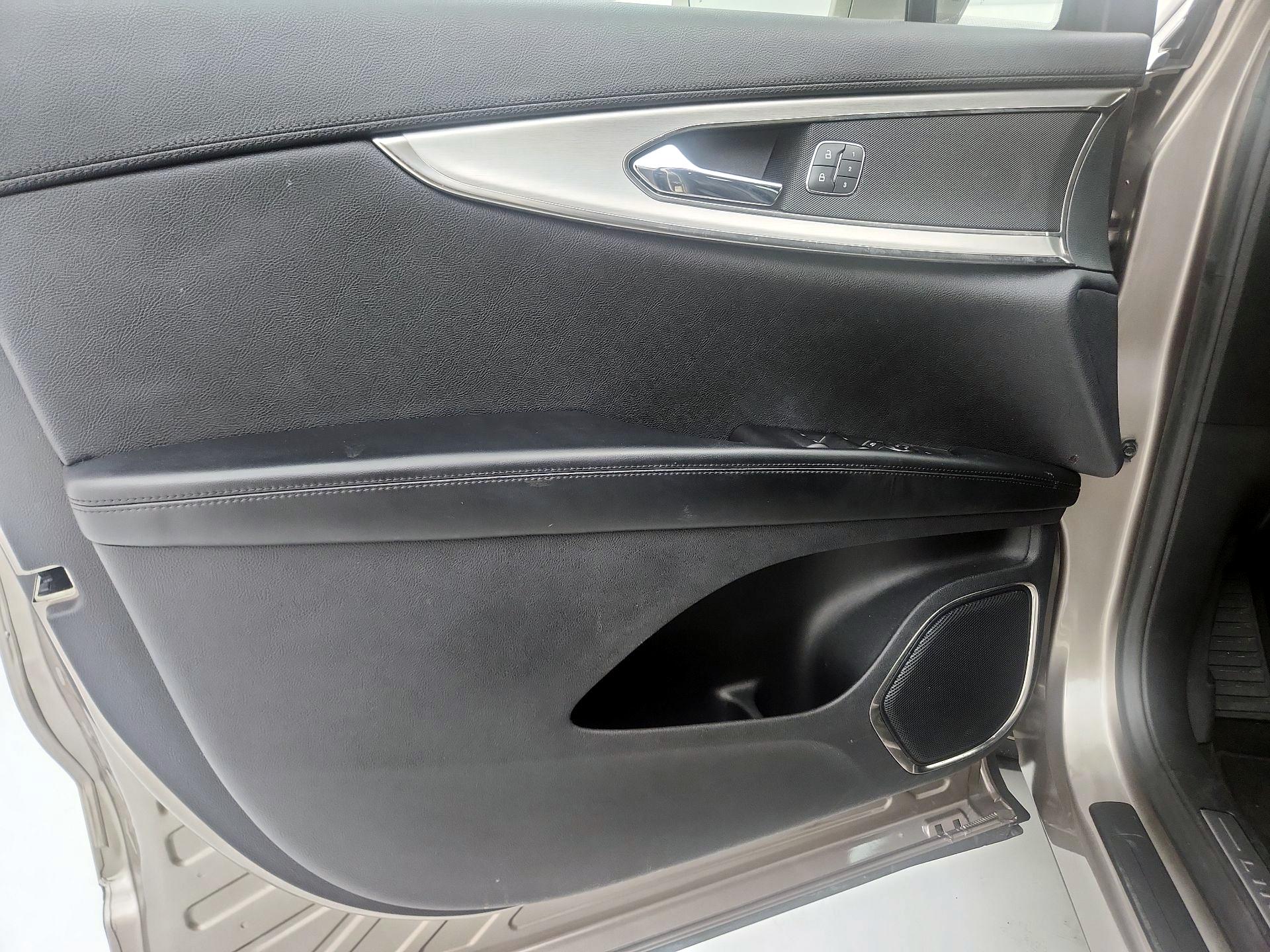 Thumbnail: 2020 Lincoln Nautilus - 12