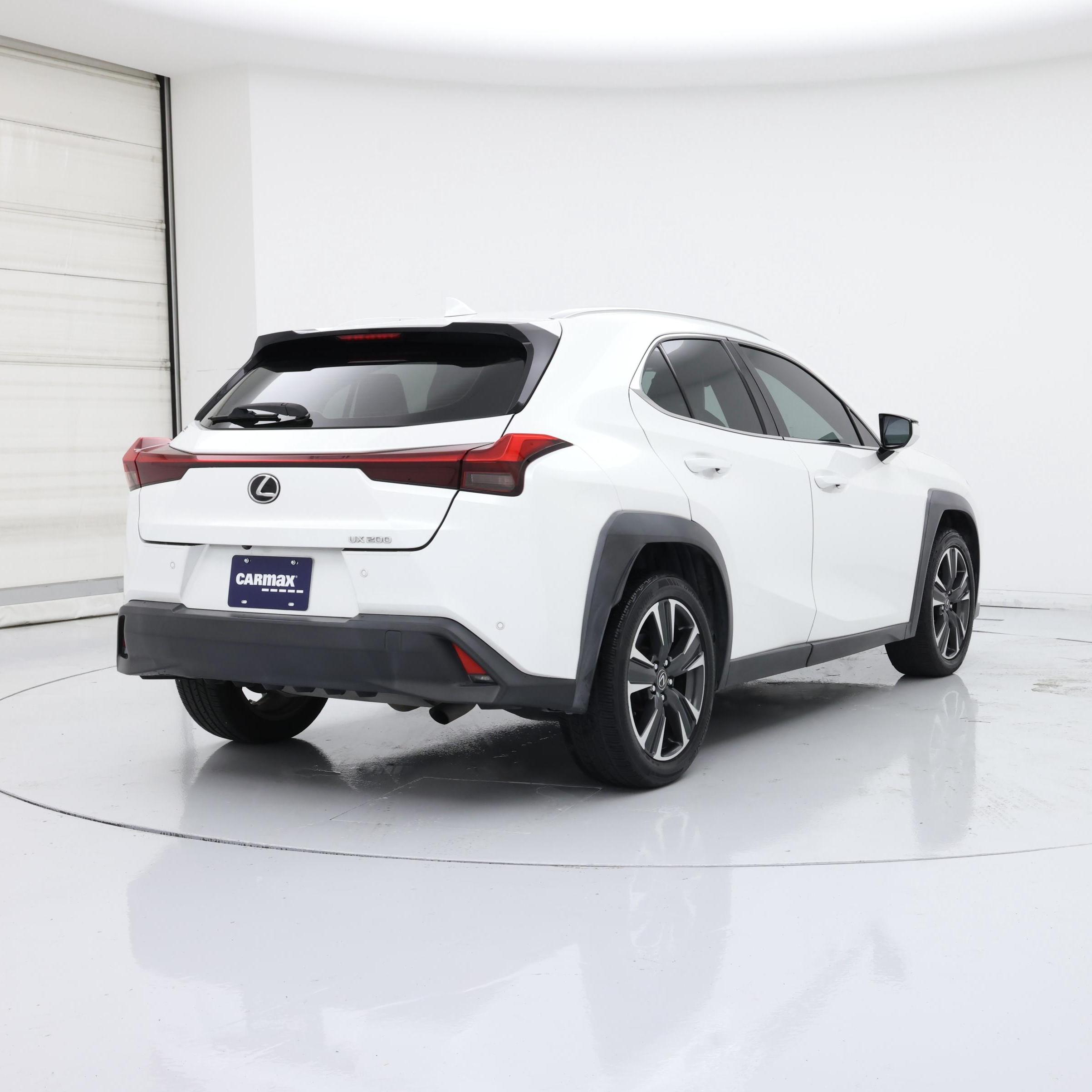 Thumbnail: 2020 Lexus UX - 8