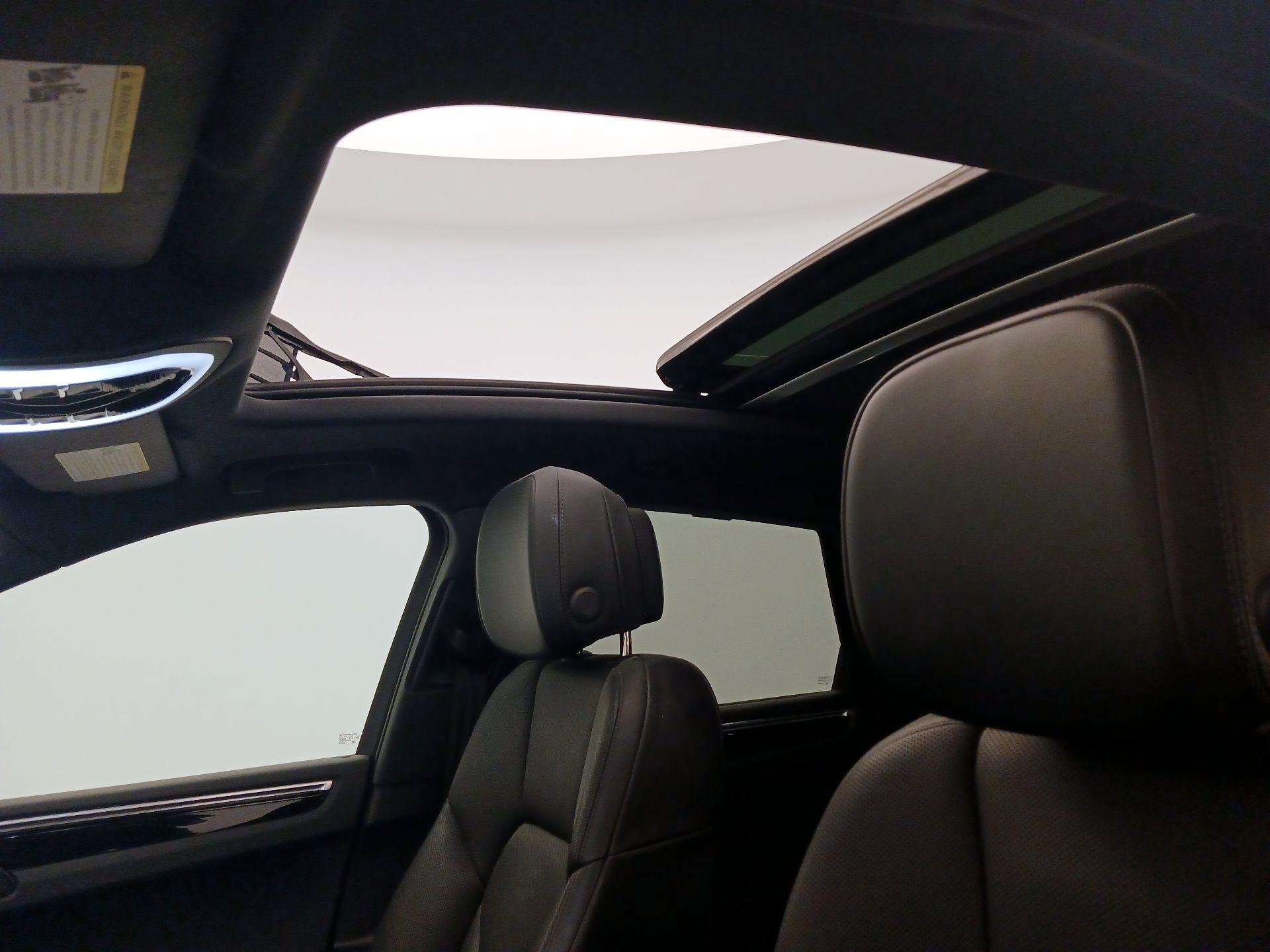 Thumbnail: 2022 Porsche Macan - 20