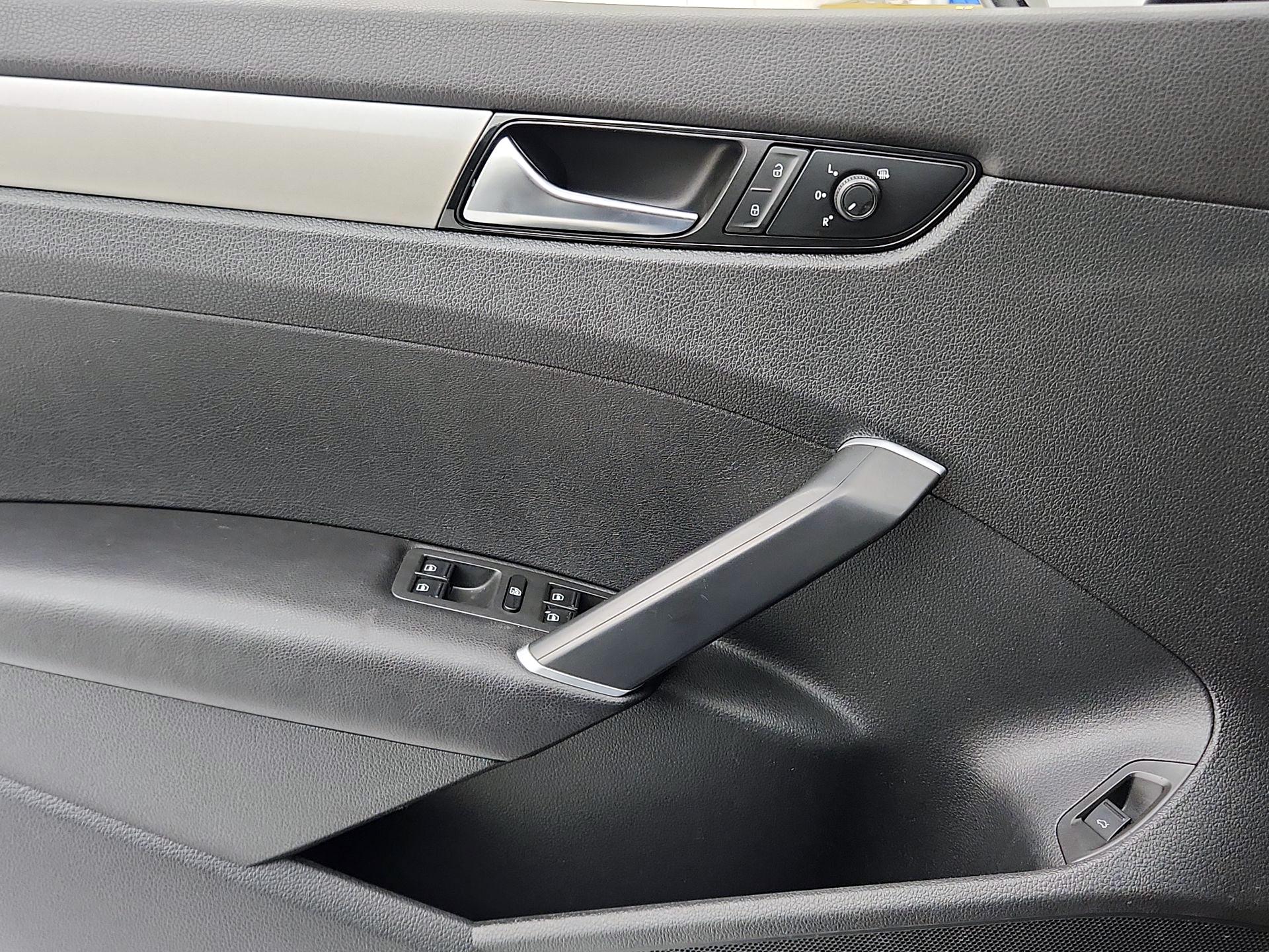 Thumbnail: 2020 Volkswagen Passat - 12