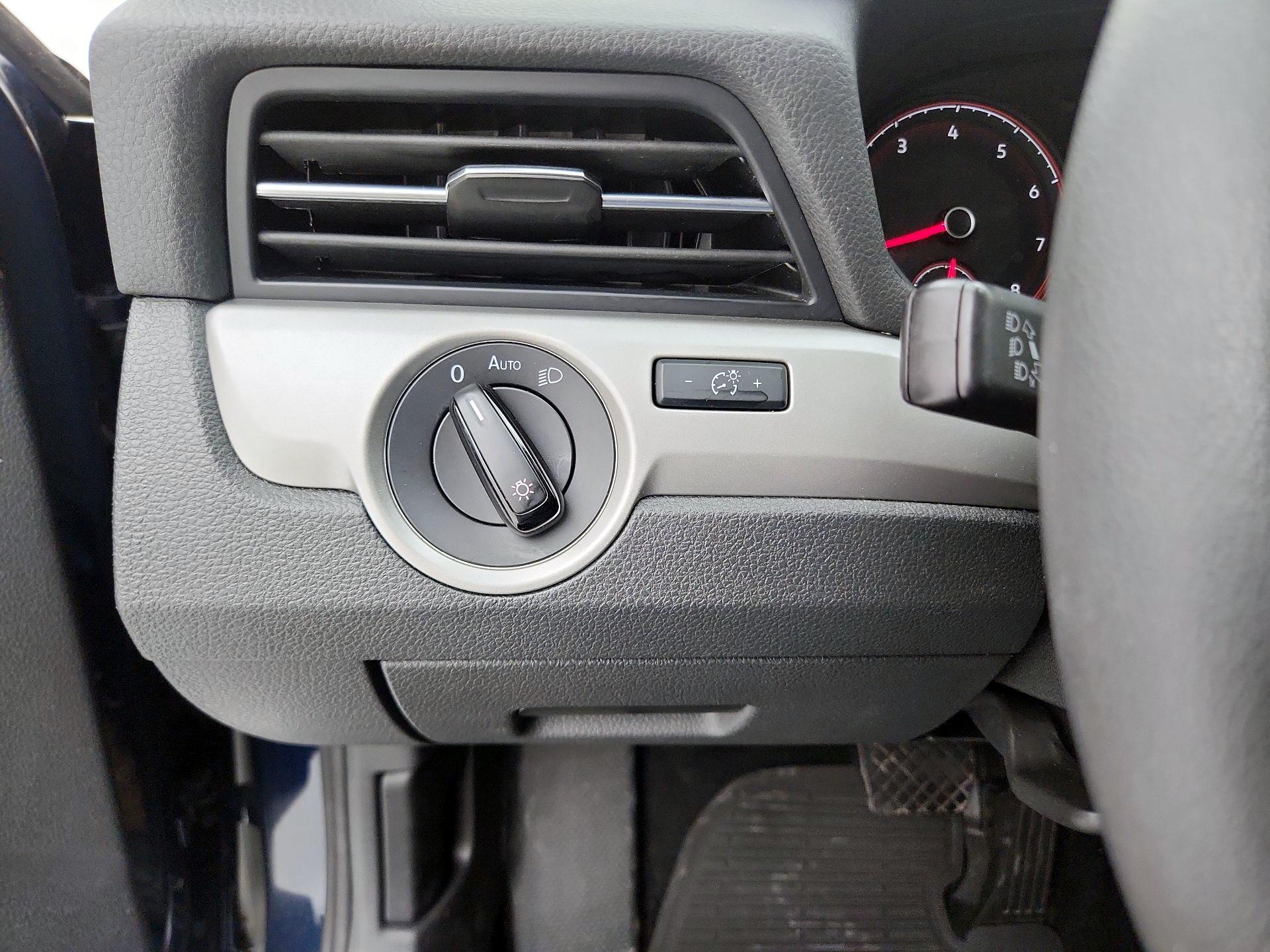 Thumbnail: 2020 Volkswagen Passat - 13