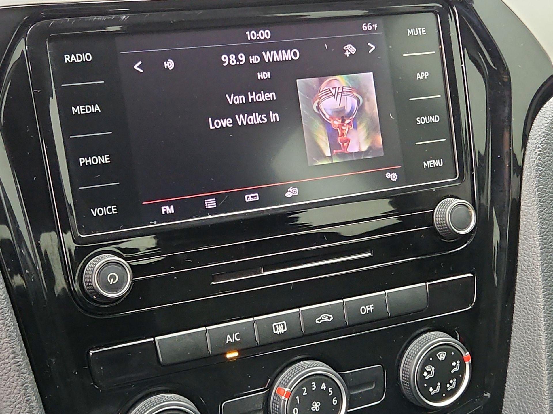 Thumbnail: 2020 Volkswagen Passat - 15