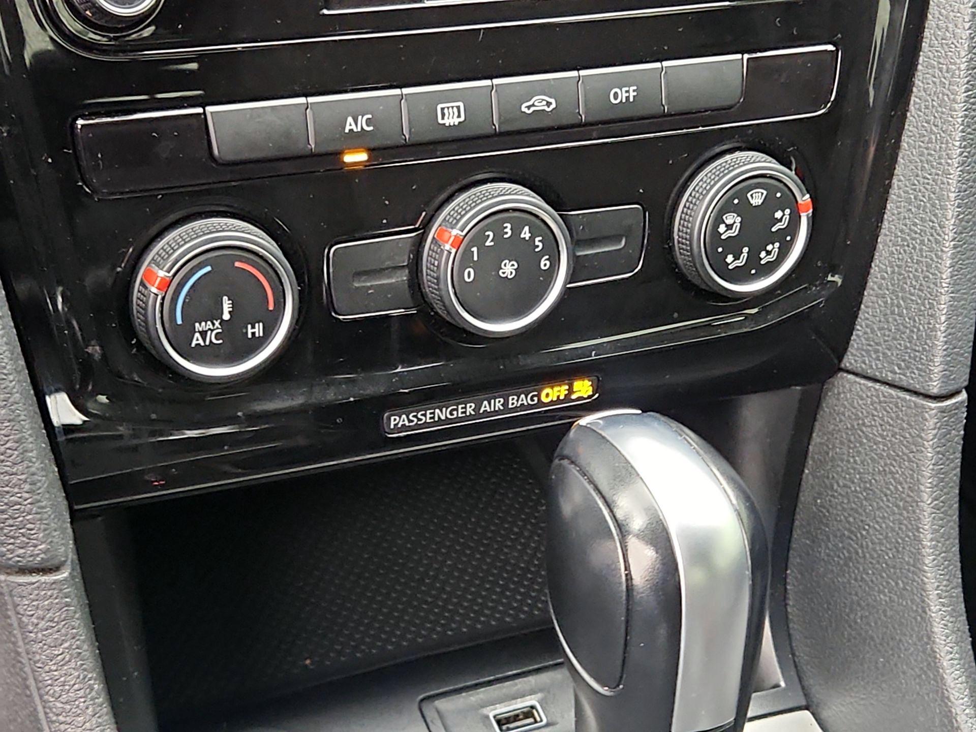 Thumbnail: 2020 Volkswagen Passat - 16