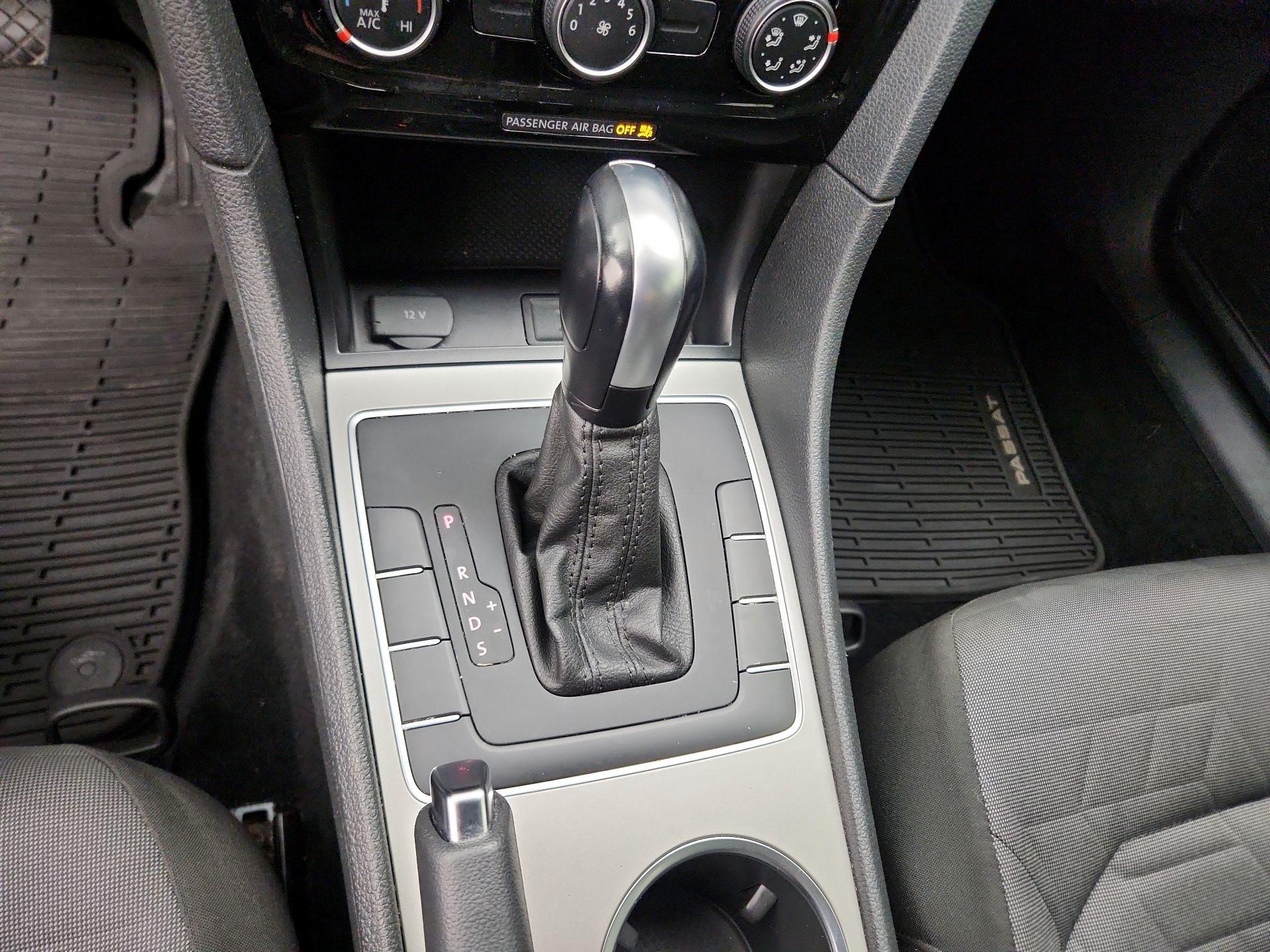 Thumbnail: 2020 Volkswagen Passat - 17