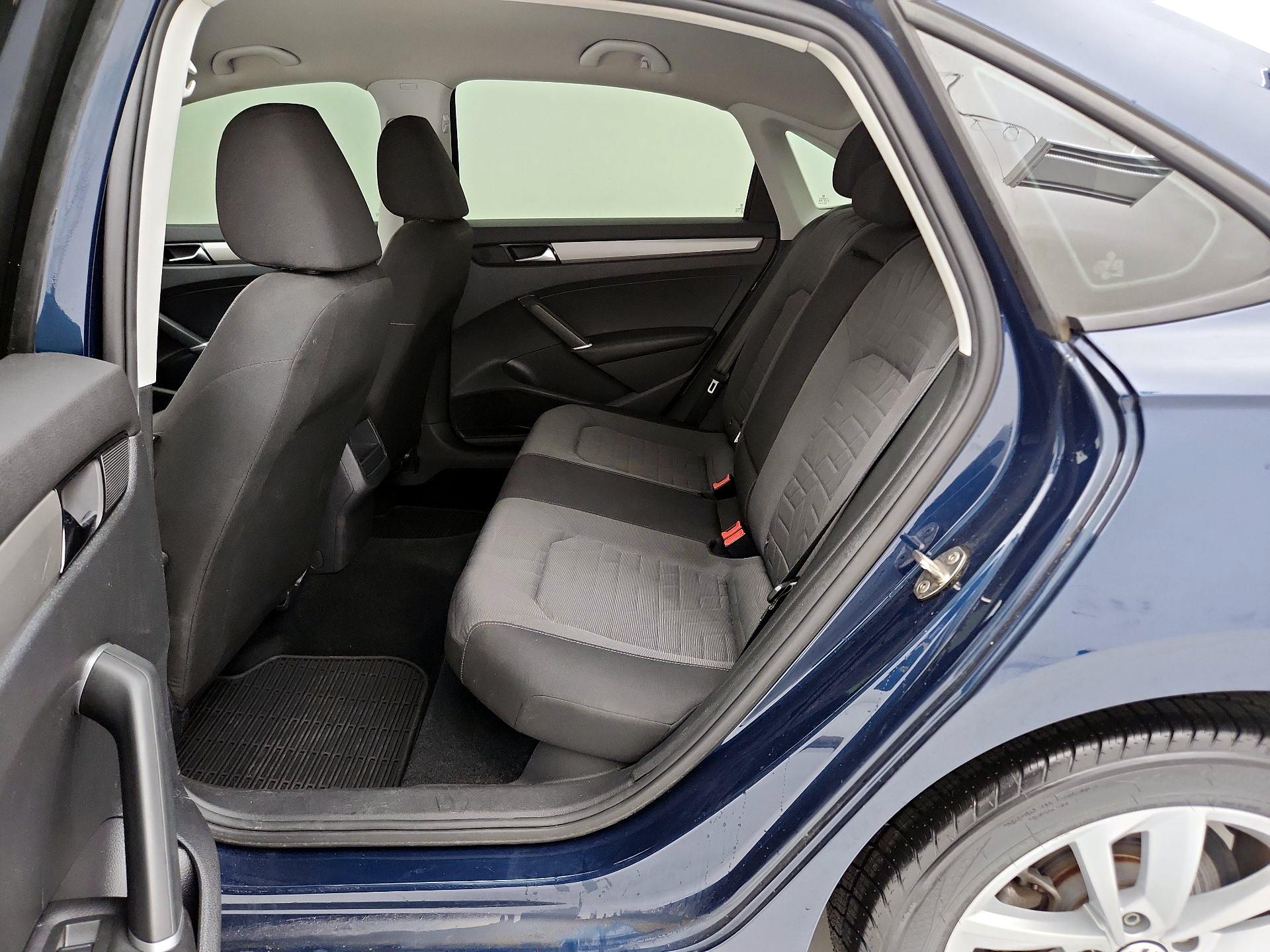 Thumbnail: 2020 Volkswagen Passat - 19