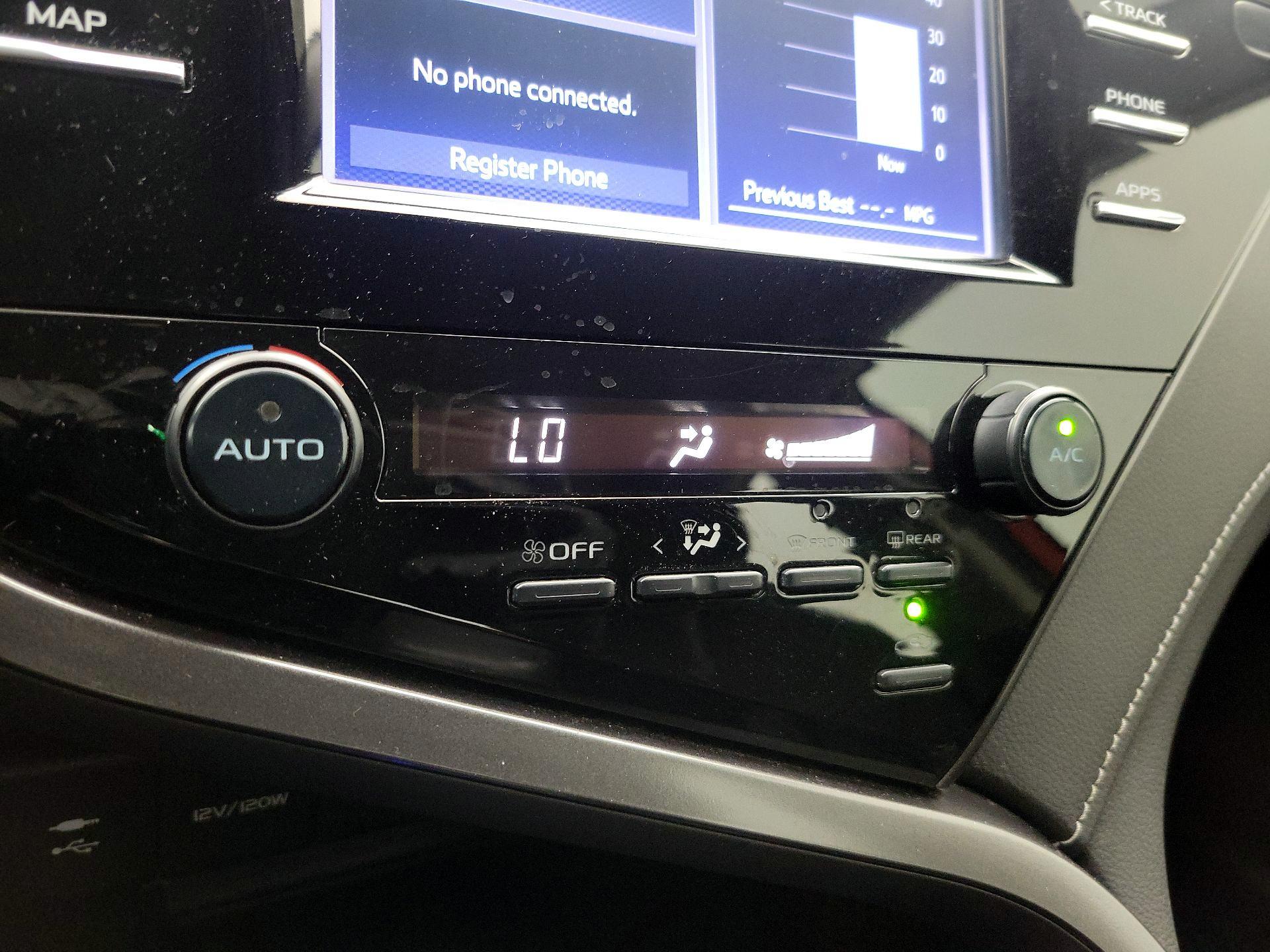 Thumbnail: 2019 Toyota Camry - 16