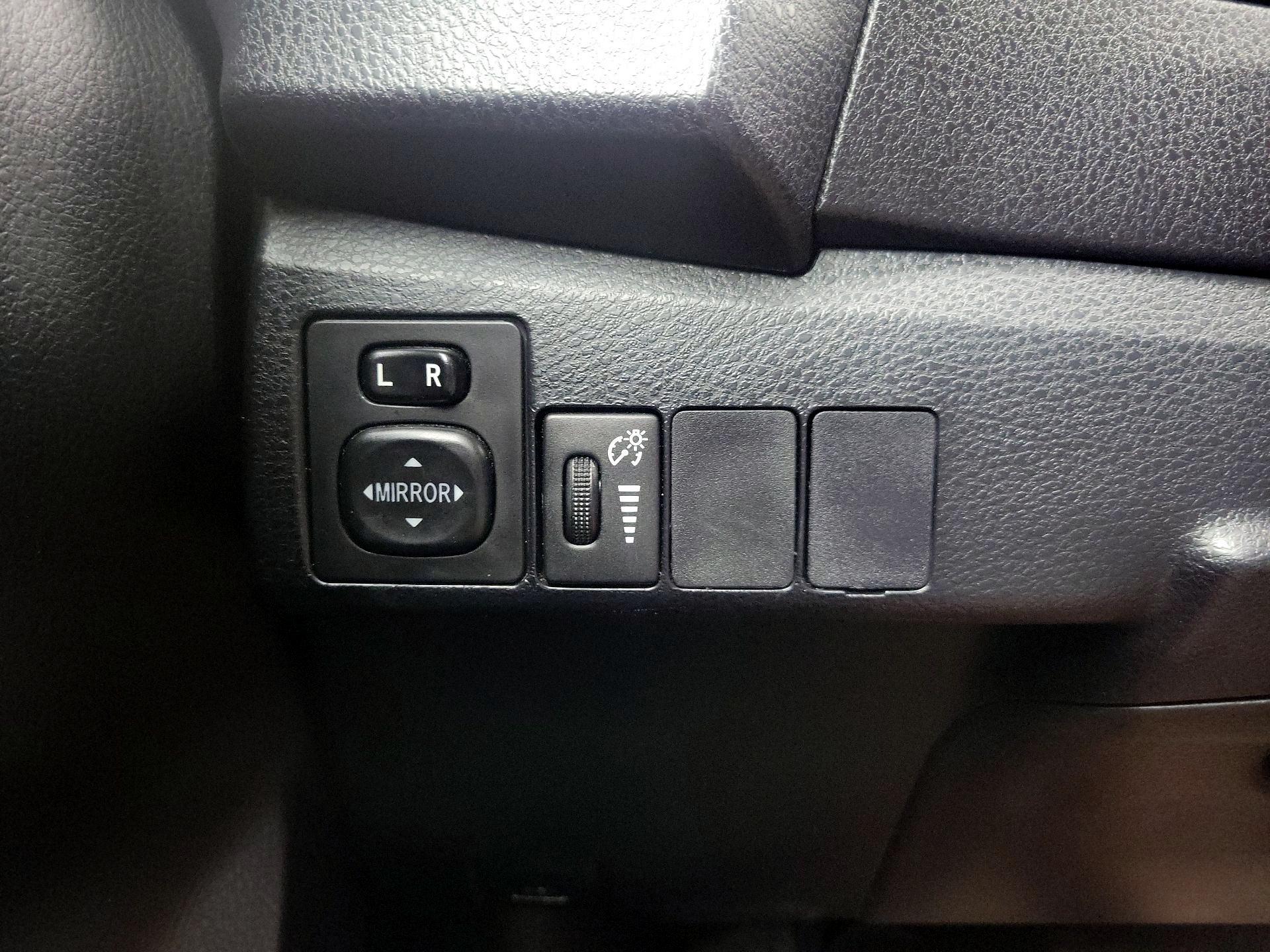 Thumbnail: 2015 Toyota Corolla - 13