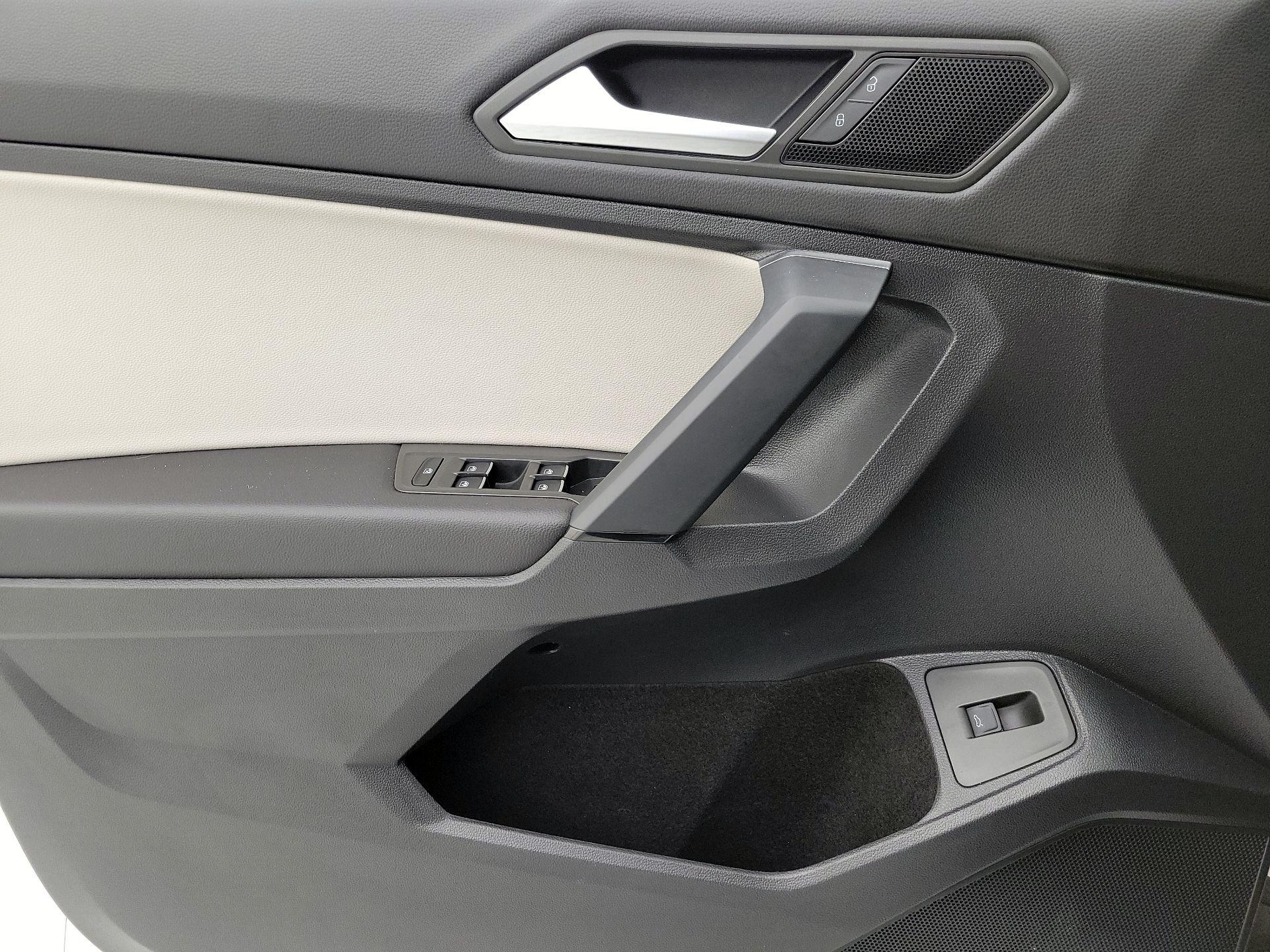 Thumbnail: 2019 Volkswagen Tiguan - 12