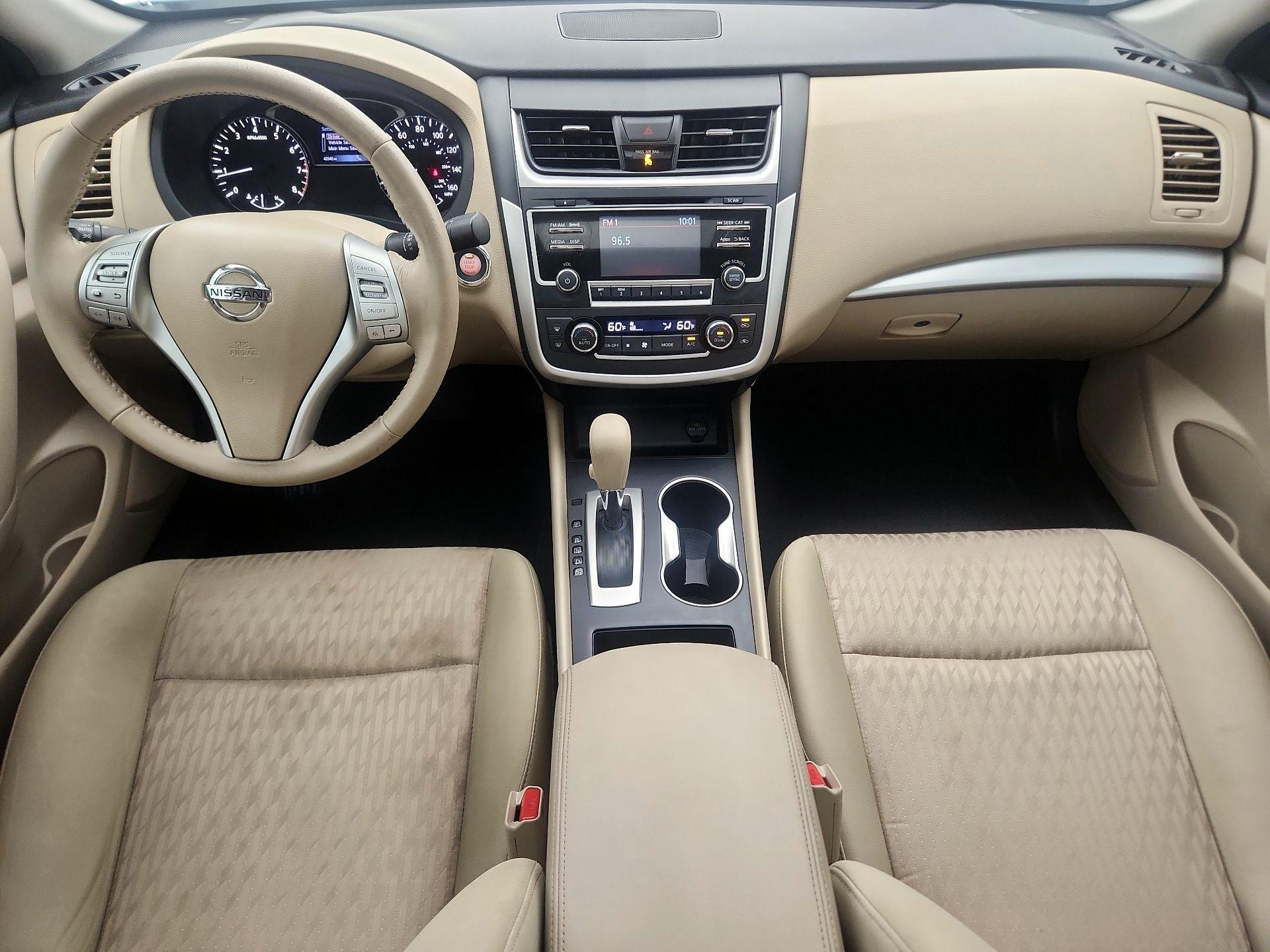 Thumbnail: 2016 Nissan Altima - 9