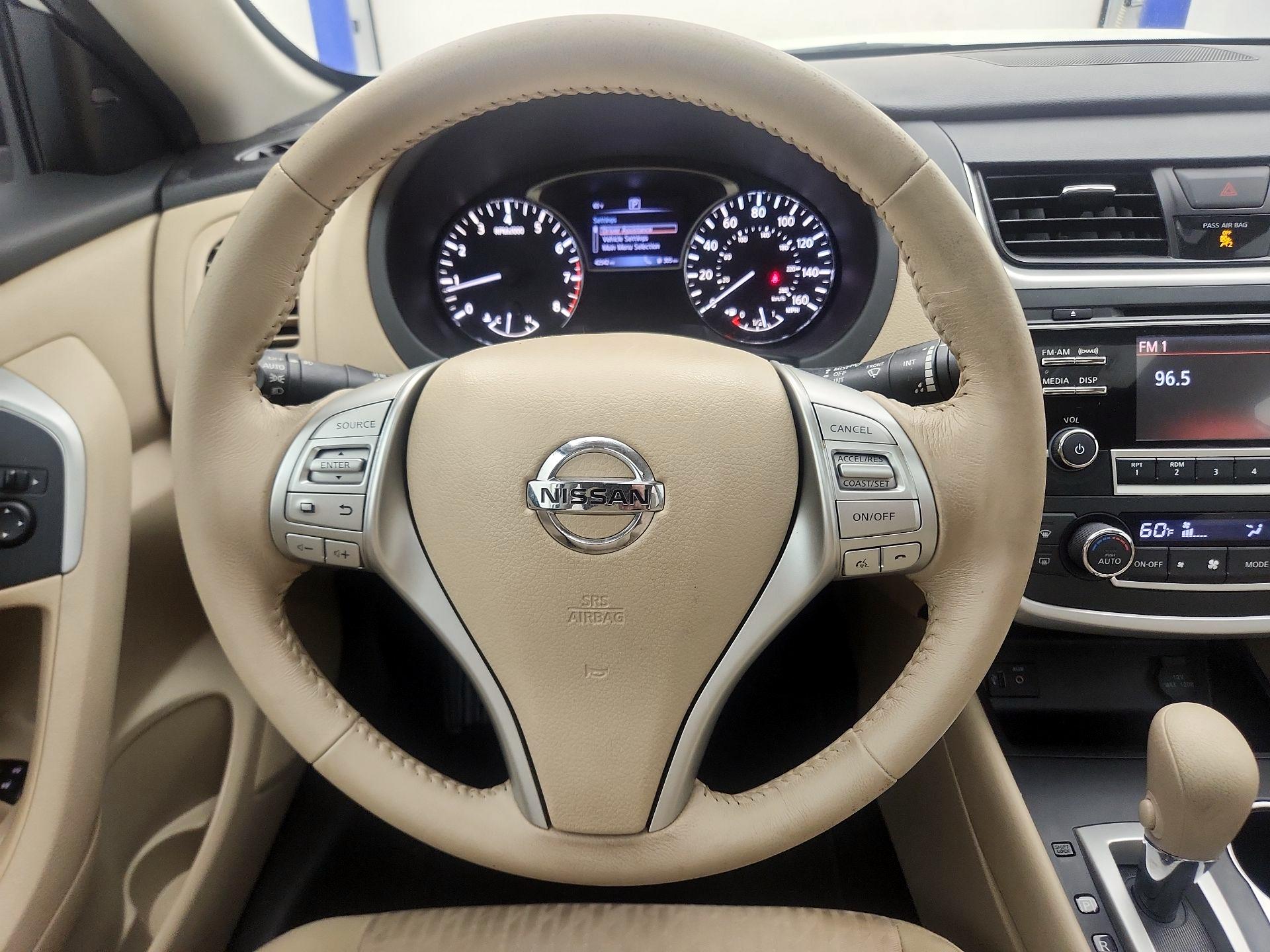 Thumbnail: 2016 Nissan Altima - 10