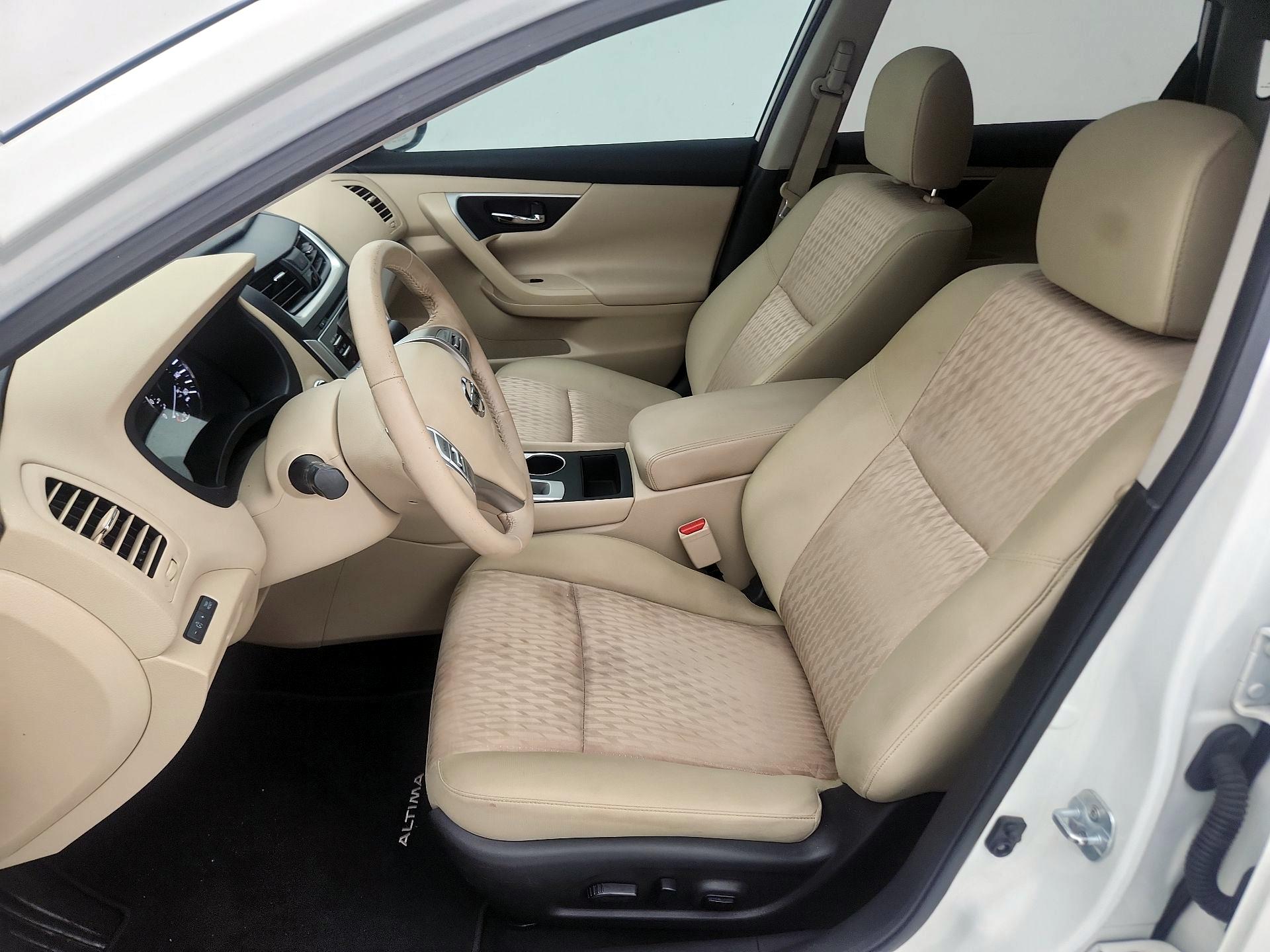 Thumbnail: 2016 Nissan Altima - 11