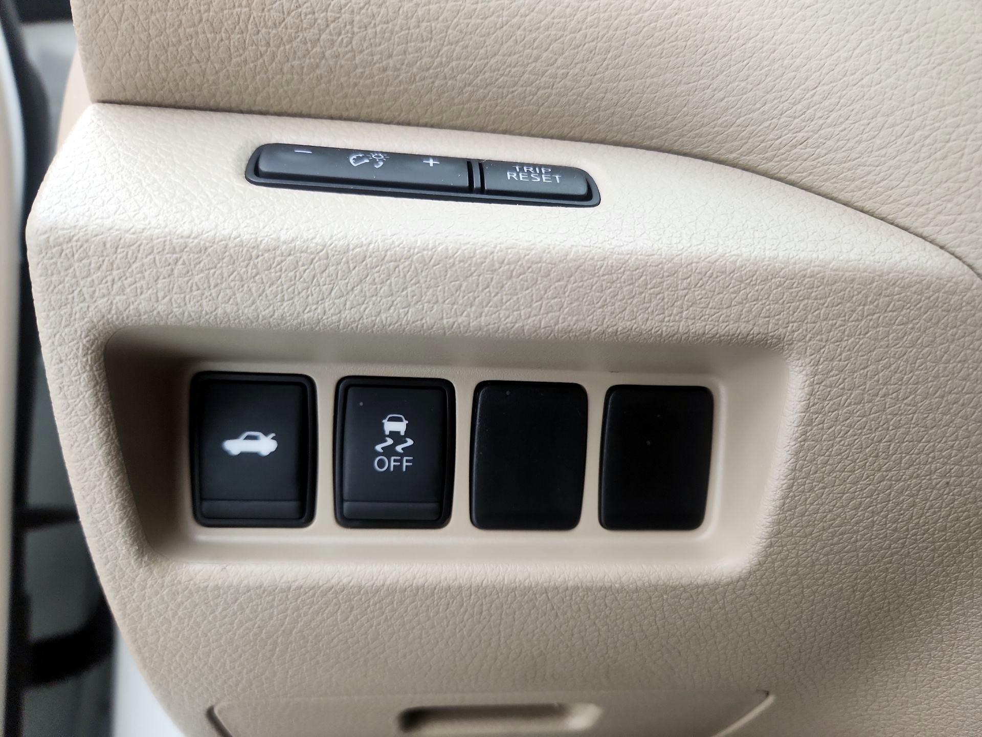 Thumbnail: 2016 Nissan Altima - 13