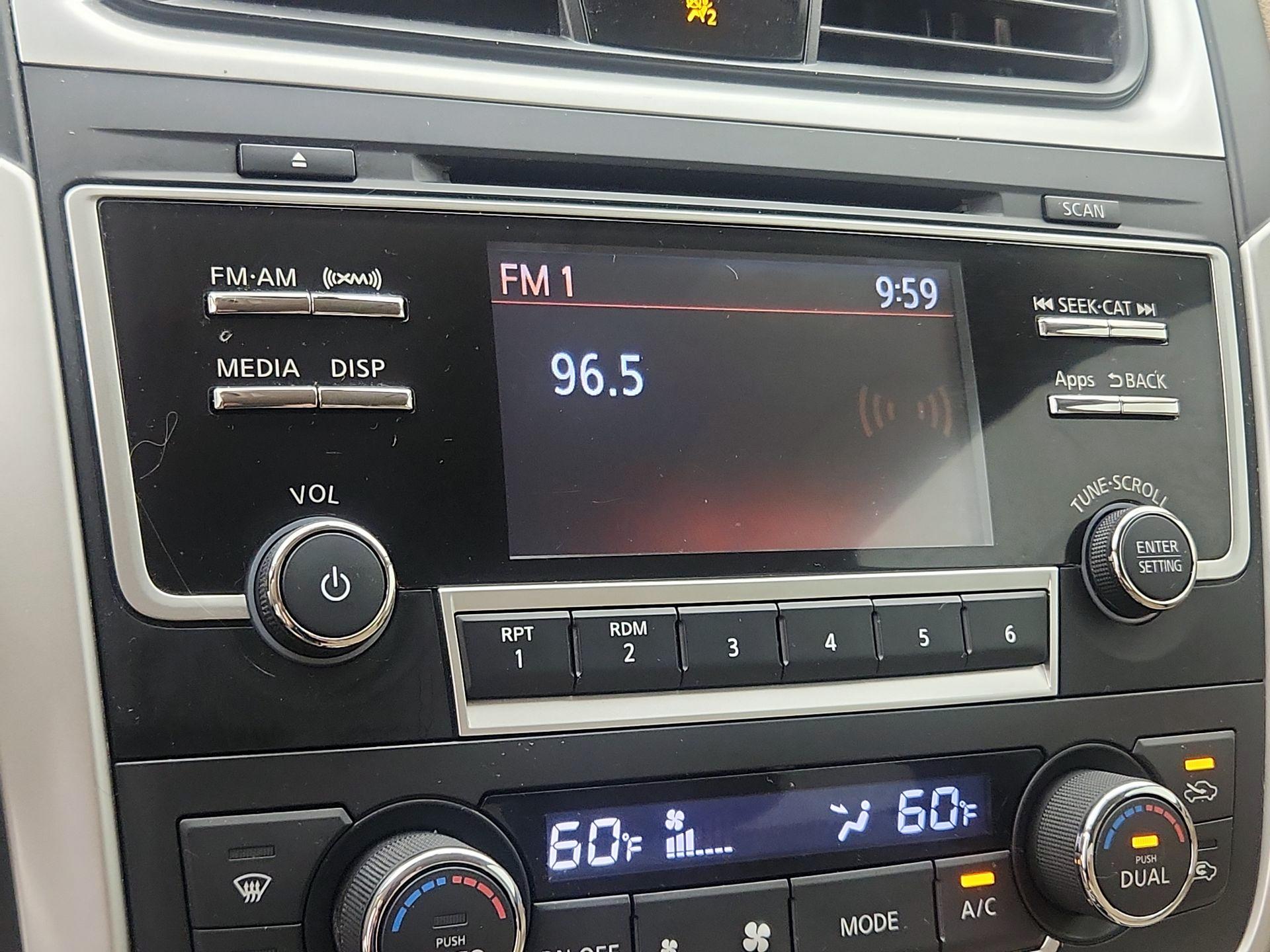 Thumbnail: 2016 Nissan Altima - 15