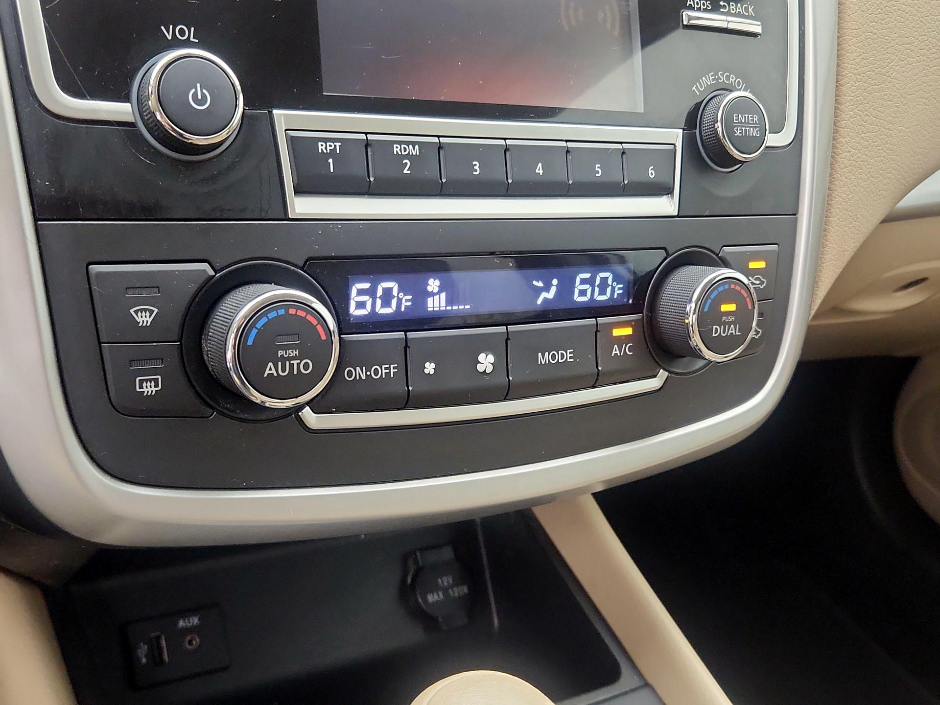 Thumbnail: 2016 Nissan Altima - 16