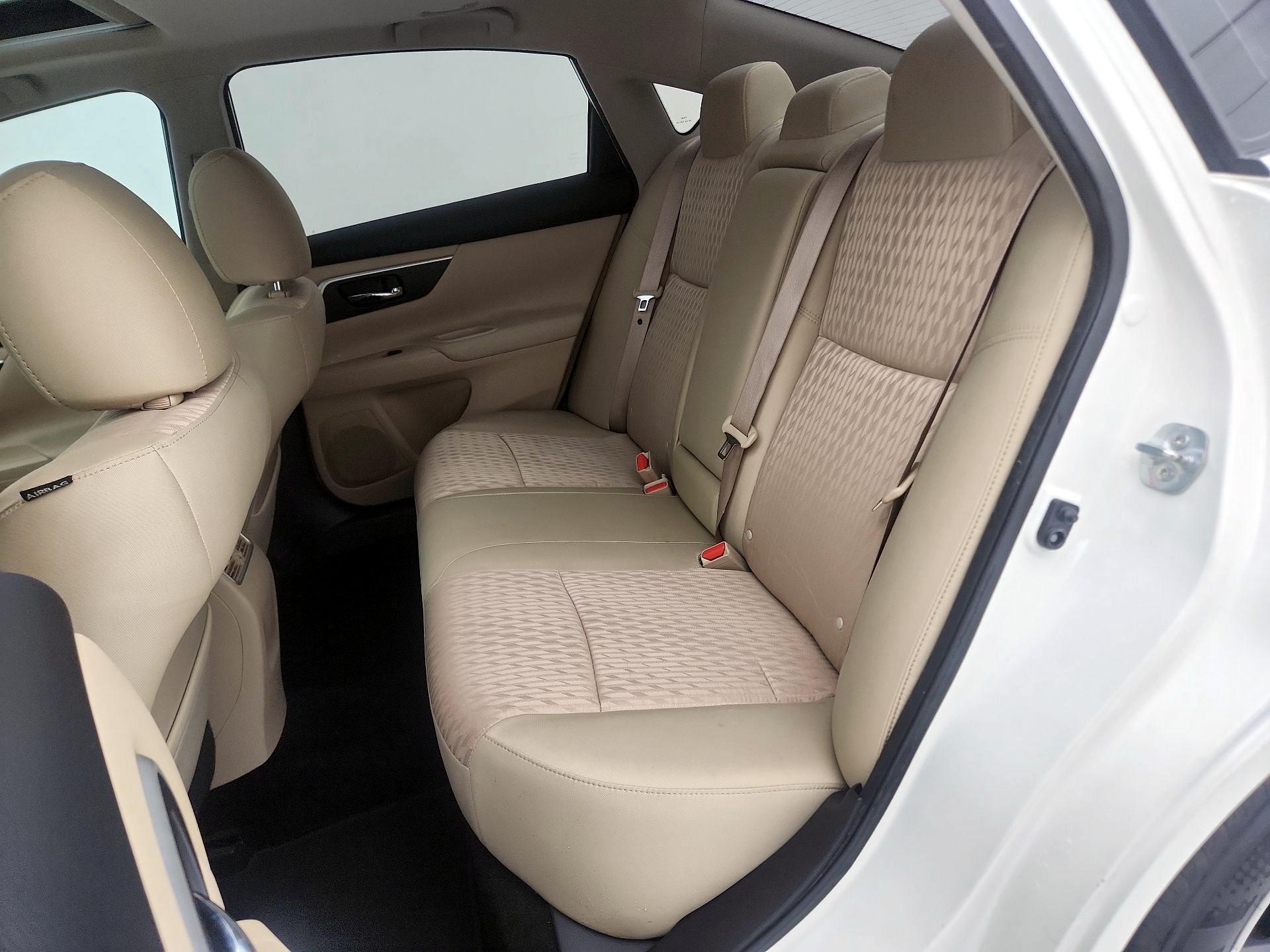 Thumbnail: 2016 Nissan Altima - 20