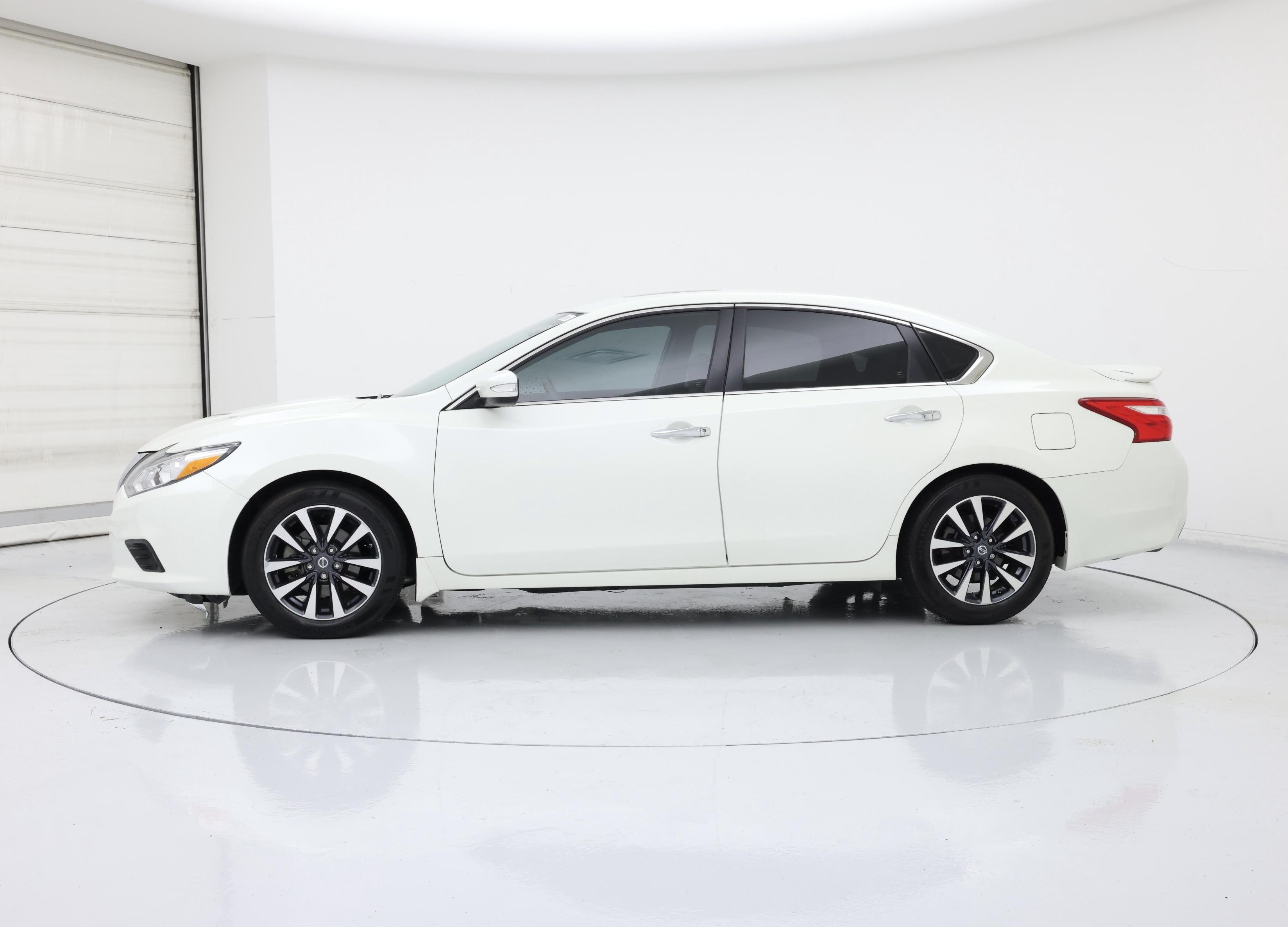 Thumbnail: 2016 Nissan Altima - 3