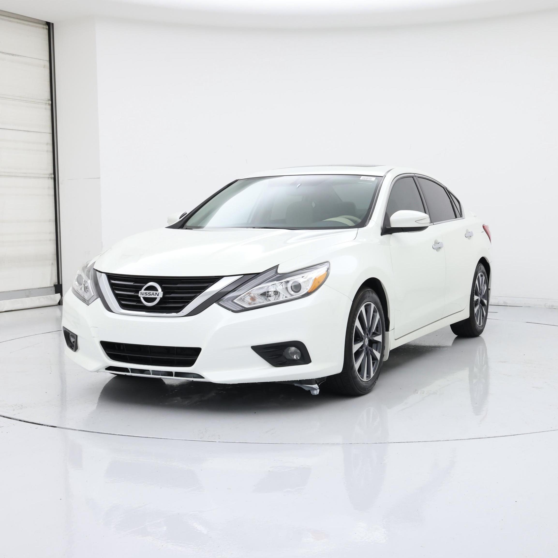 Thumbnail: 2016 Nissan Altima - 4