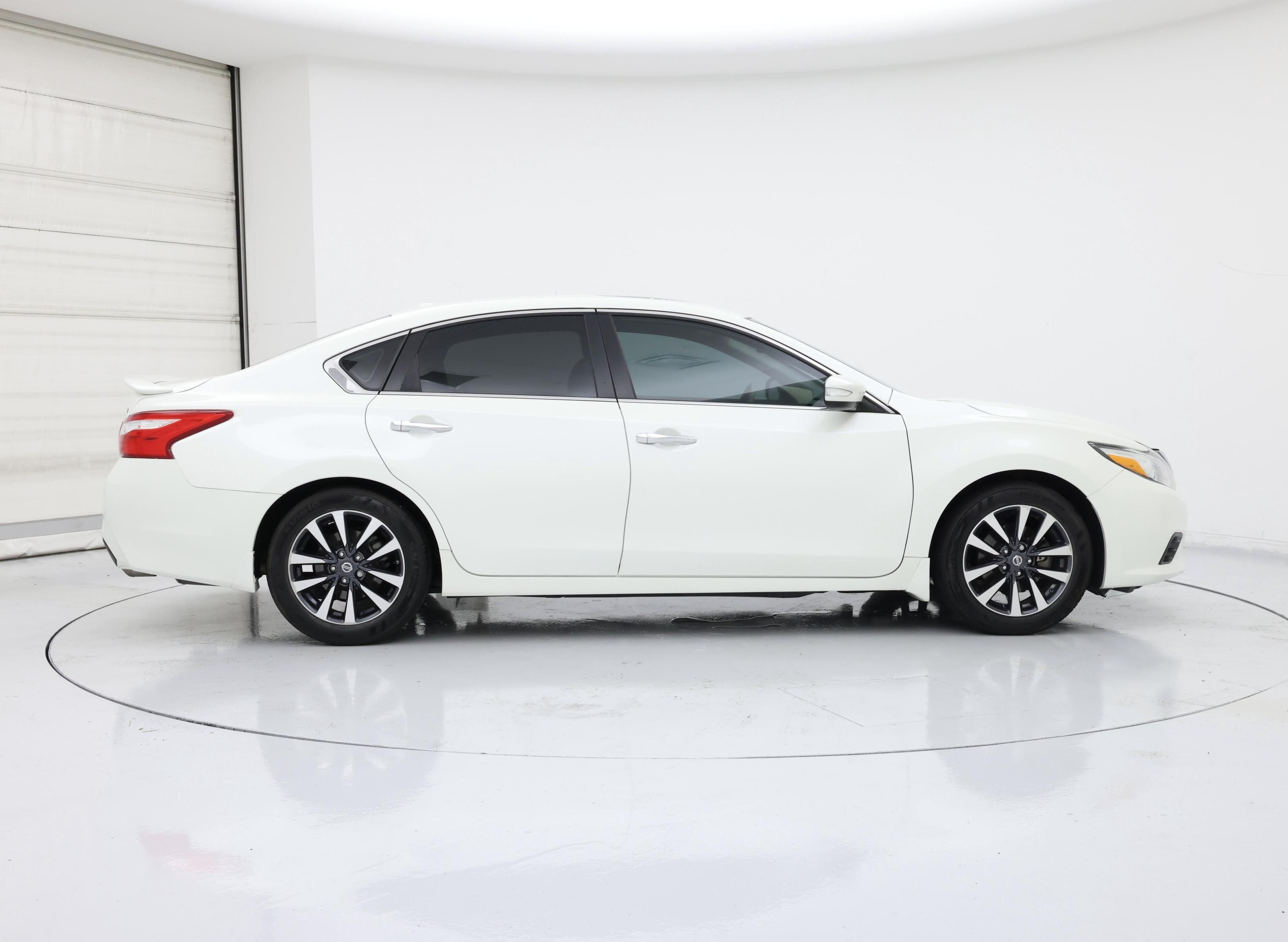 Thumbnail: 2016 Nissan Altima - 7
