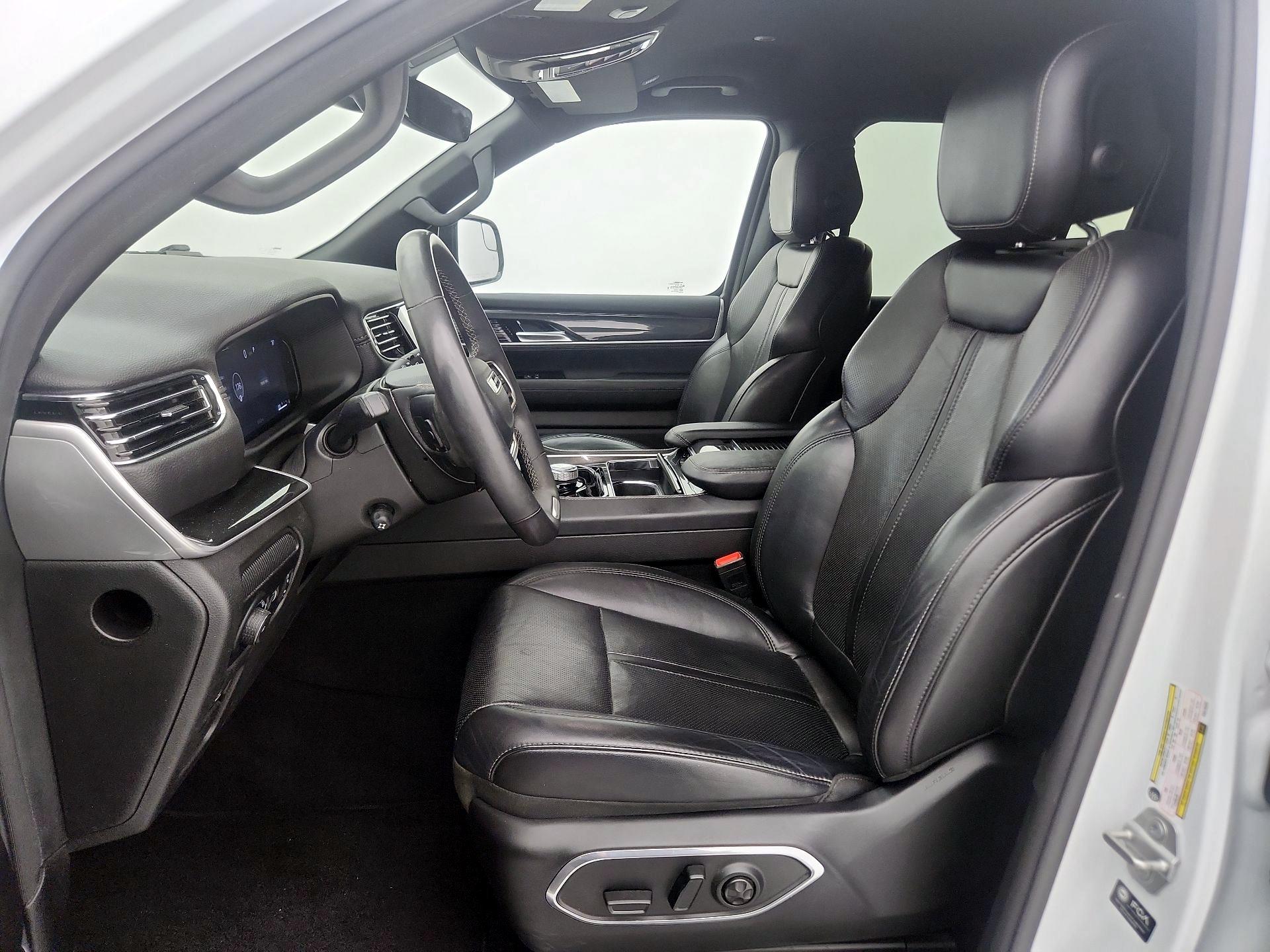 Thumbnail: 2023 Jeep Wagoneer - 11