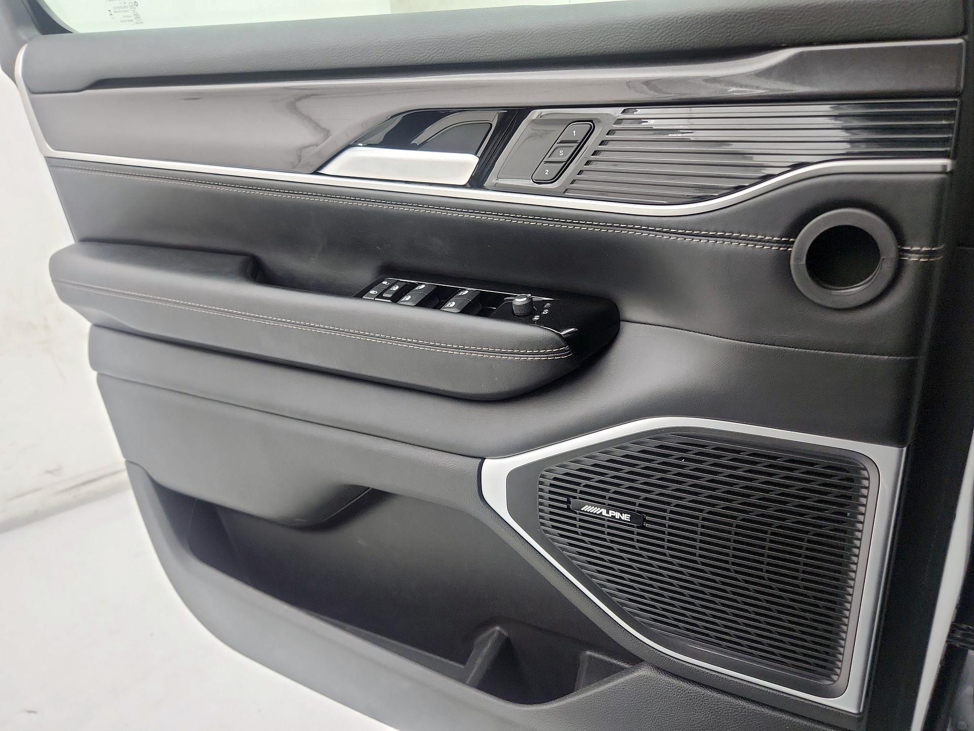 Thumbnail: 2023 Jeep Wagoneer - 12