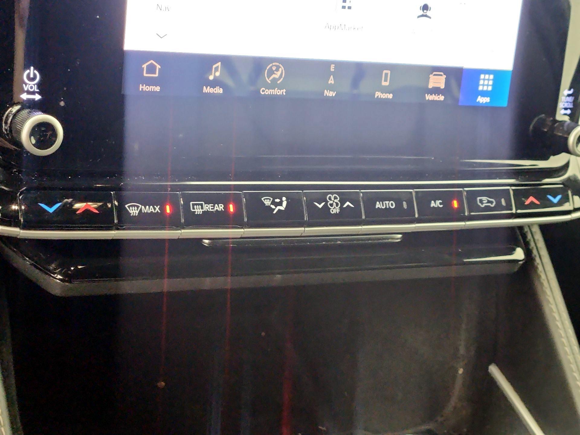 Thumbnail: 2023 Jeep Wagoneer - 17