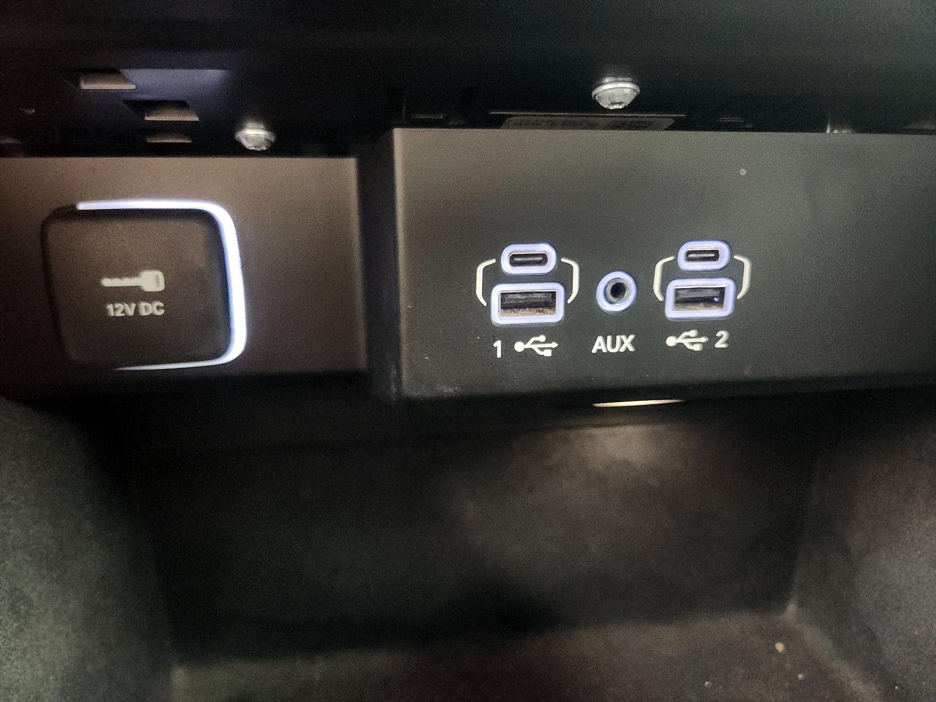 Thumbnail: 2023 Jeep Wagoneer - 19