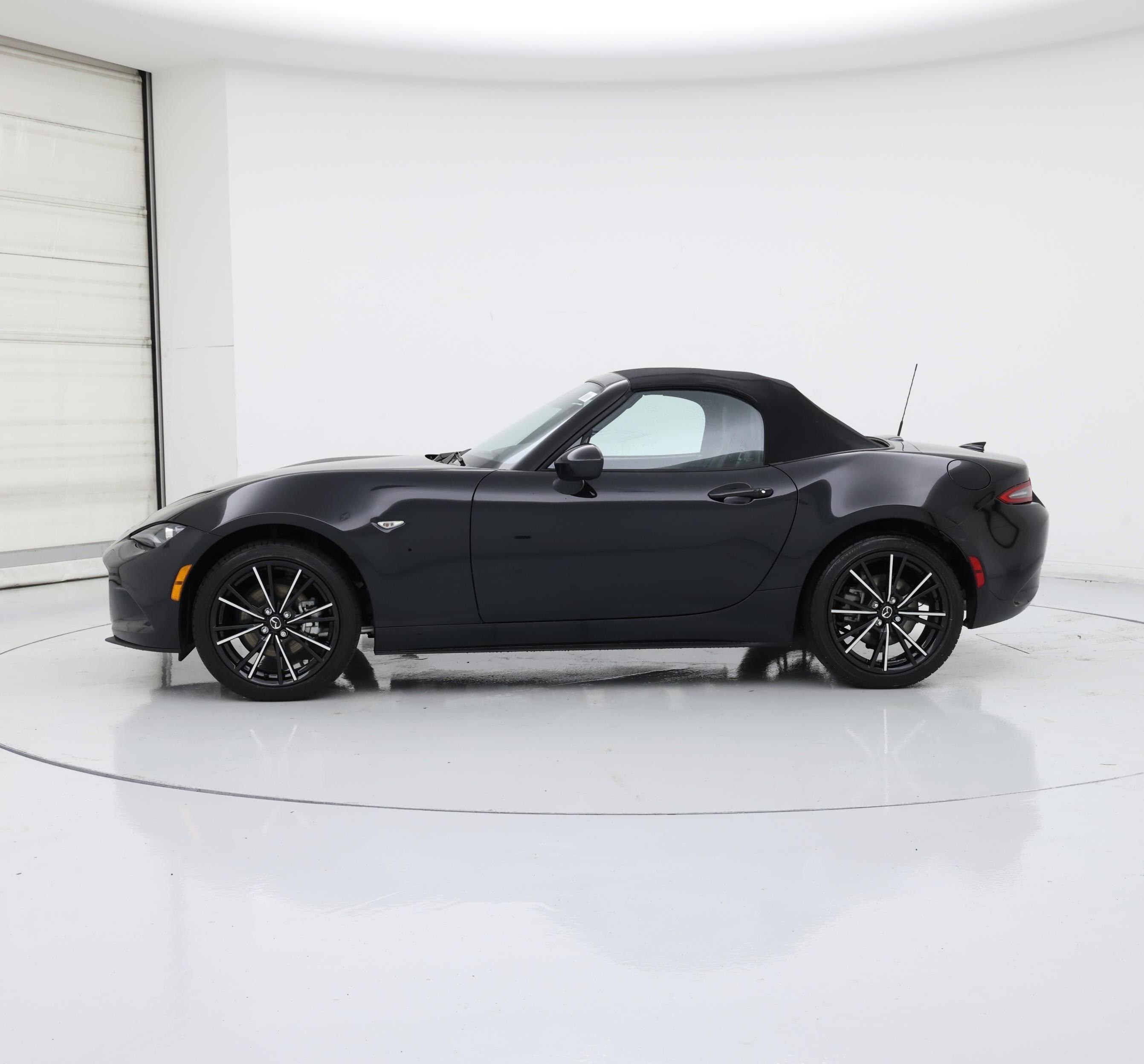 Thumbnail: 2025 Mazda MX-5 Miata - 3